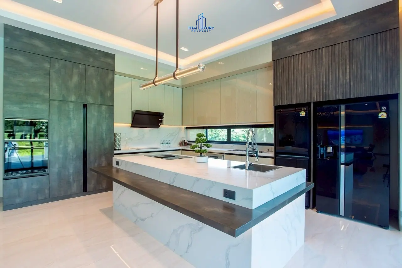 Prestige Luxury & Modern Pool Villa at Palm Hills Golf Course – For Sale