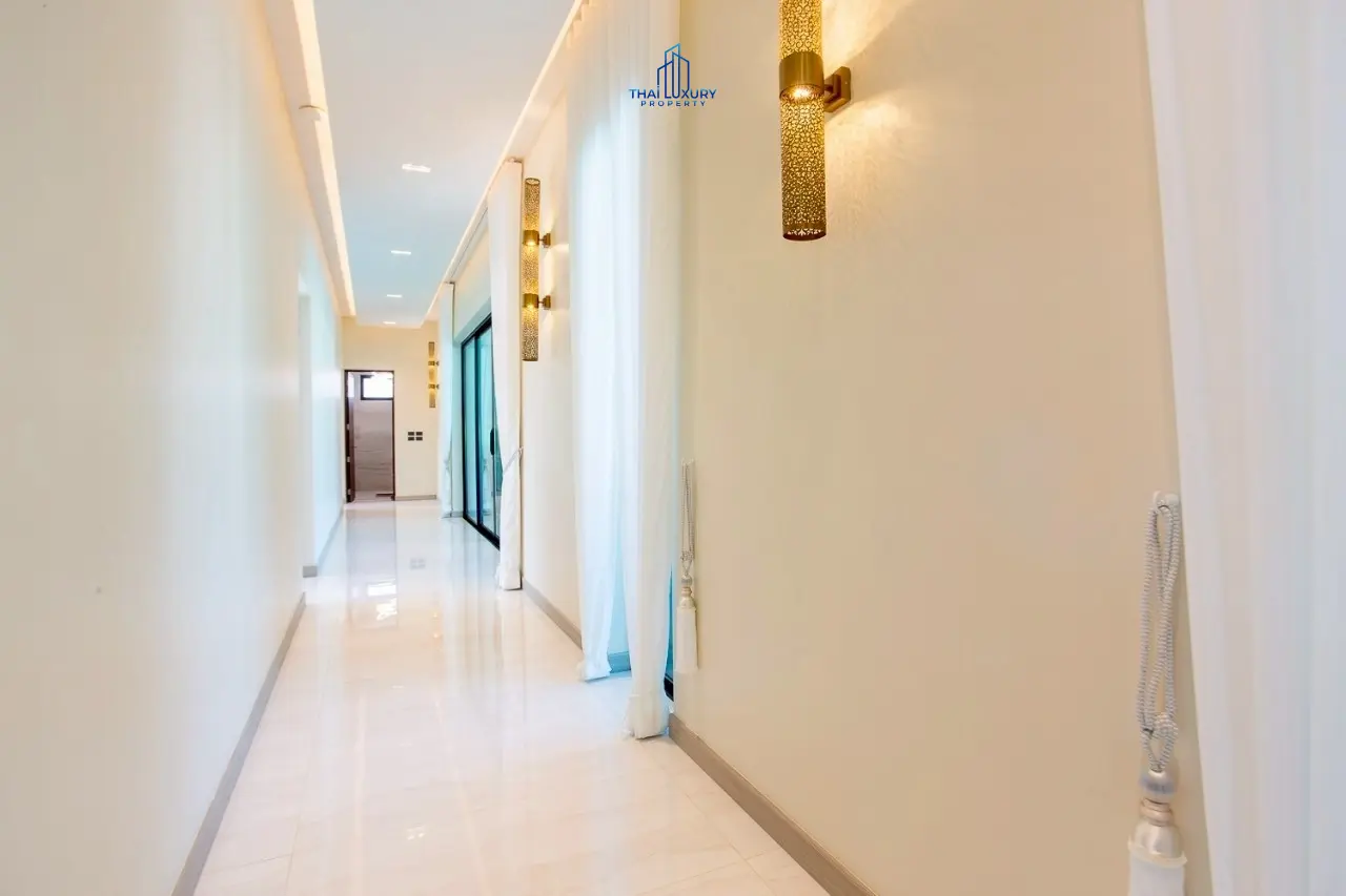 Prestige Luxury & Modern Pool Villa at Palm Hills Golf Course – For Sale