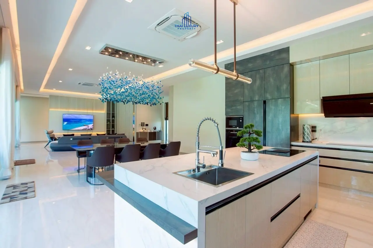 Prestige Luxury & Modern Pool Villa at Palm Hills Golf Course – For Sale