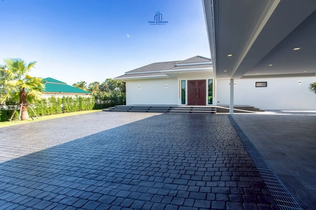 Prestige Luxury & Modern Pool Villa at Palm Hills Golf Course – For Sale