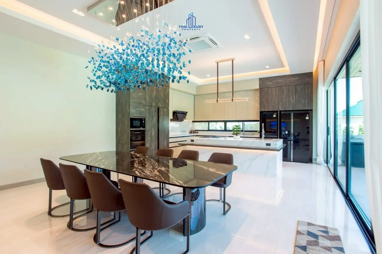 Prestige Luxury & Modern Pool Villa at Palm Hills Golf Course – For Sale