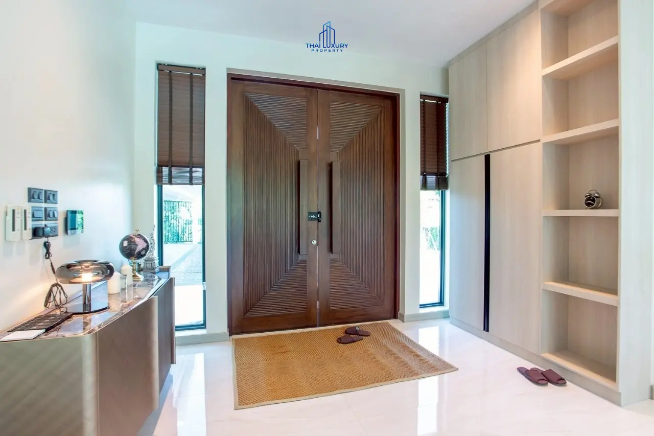 Prestige Luxury & Modern Pool Villa at Palm Hills Golf Course – For Sale