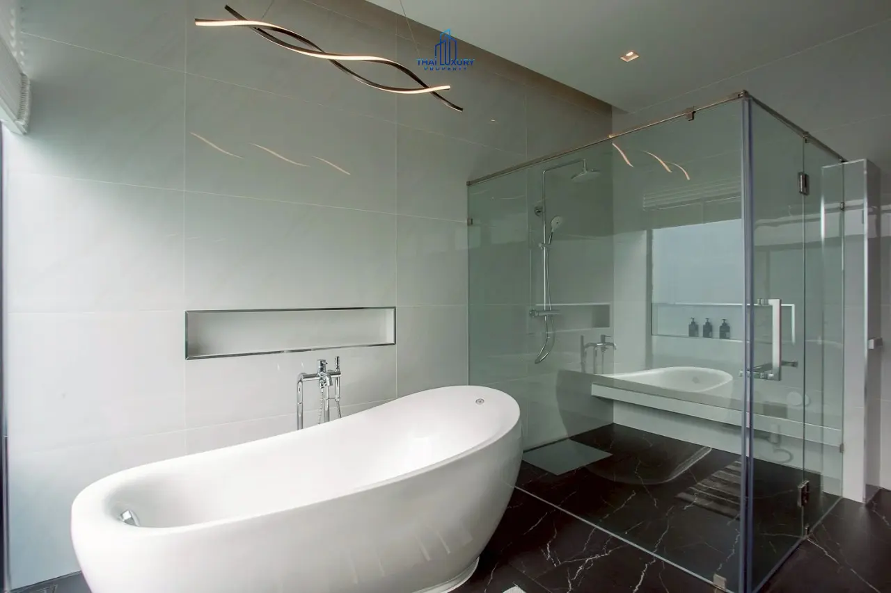Prestige Luxury & Modern Pool Villa at Palm Hills Golf Course – For Sale
