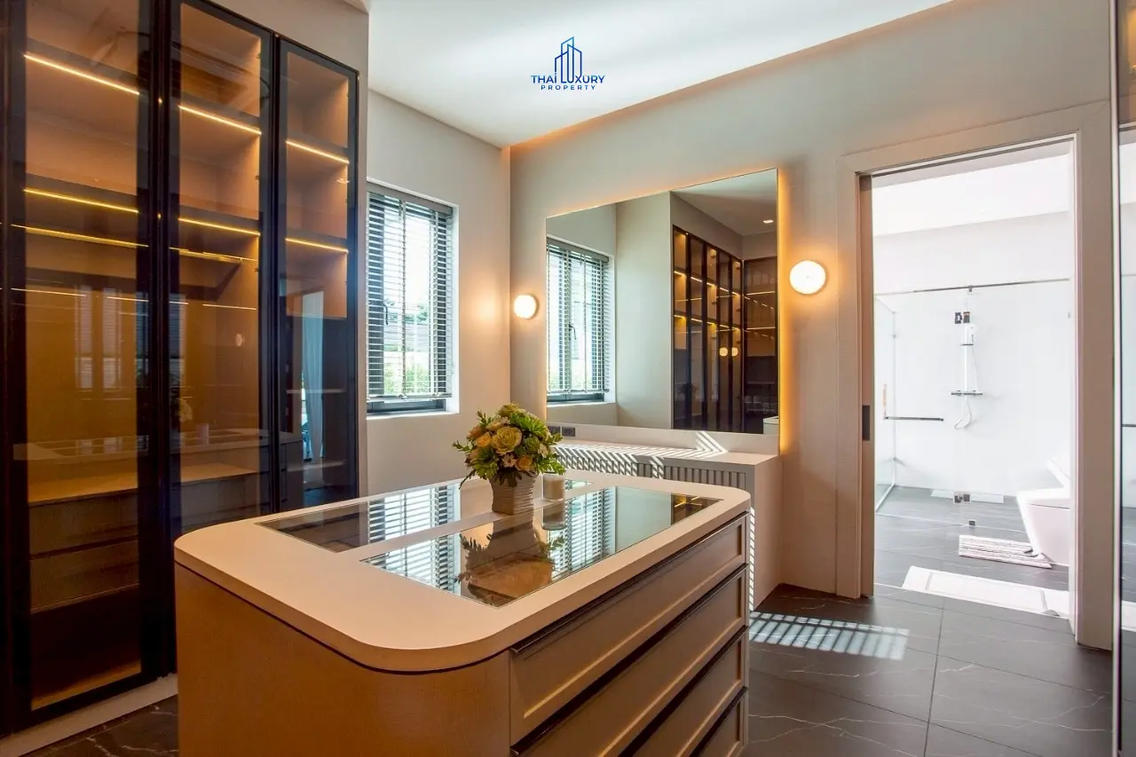 Prestige Luxury & Modern Pool Villa at Palm Hills Golf Course – For Sale