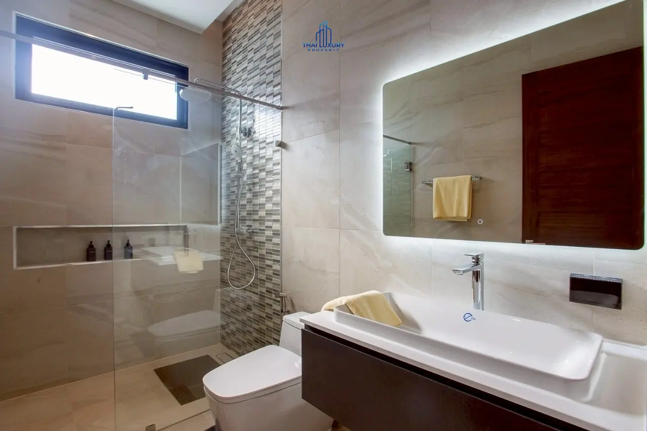 Prestige Luxury & Modern Pool Villa at Palm Hills Golf Course – For Sale