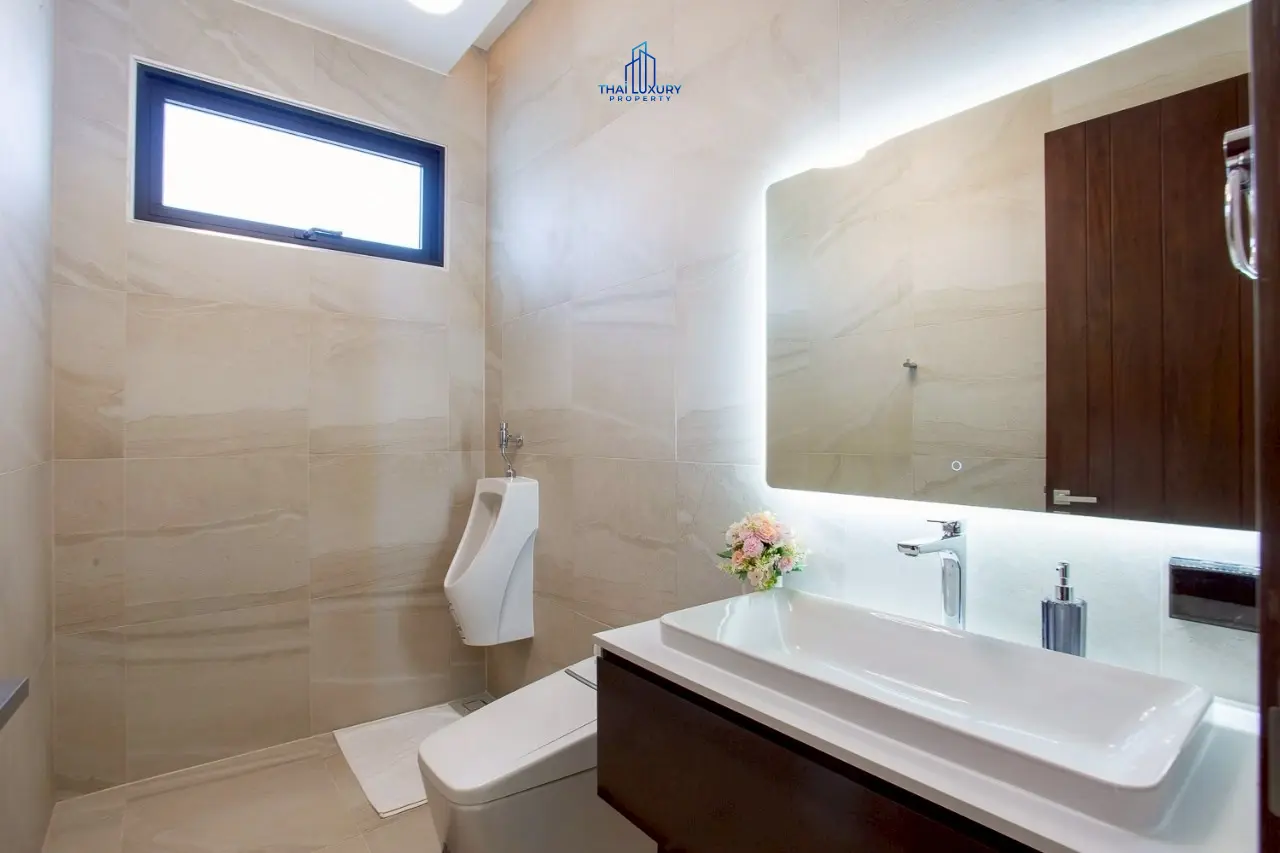 Prestige Luxury & Modern Pool Villa at Palm Hills Golf Course – For Sale