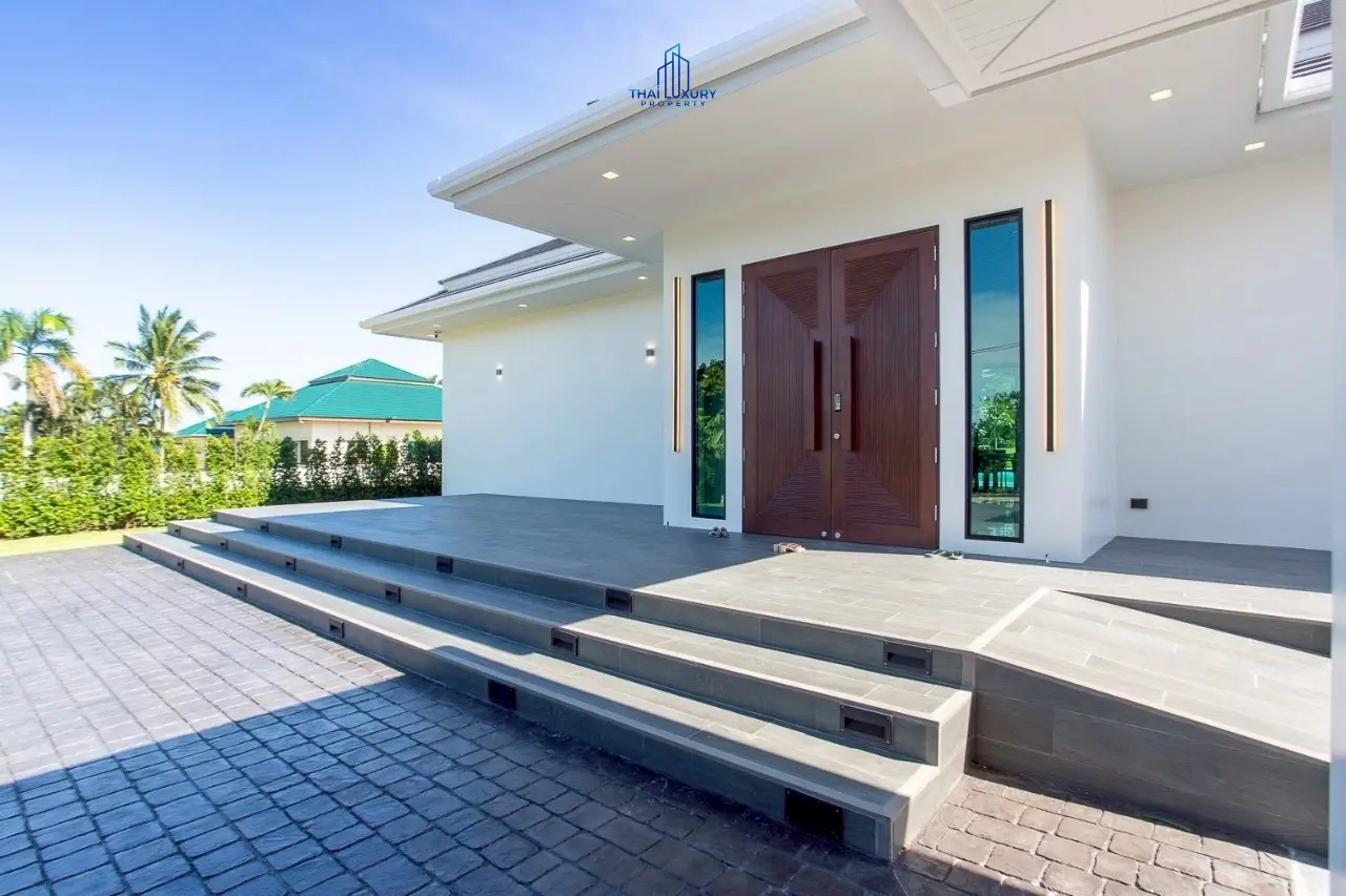 Prestige Luxury & Modern Pool Villa at Palm Hills Golf Course – For Sale