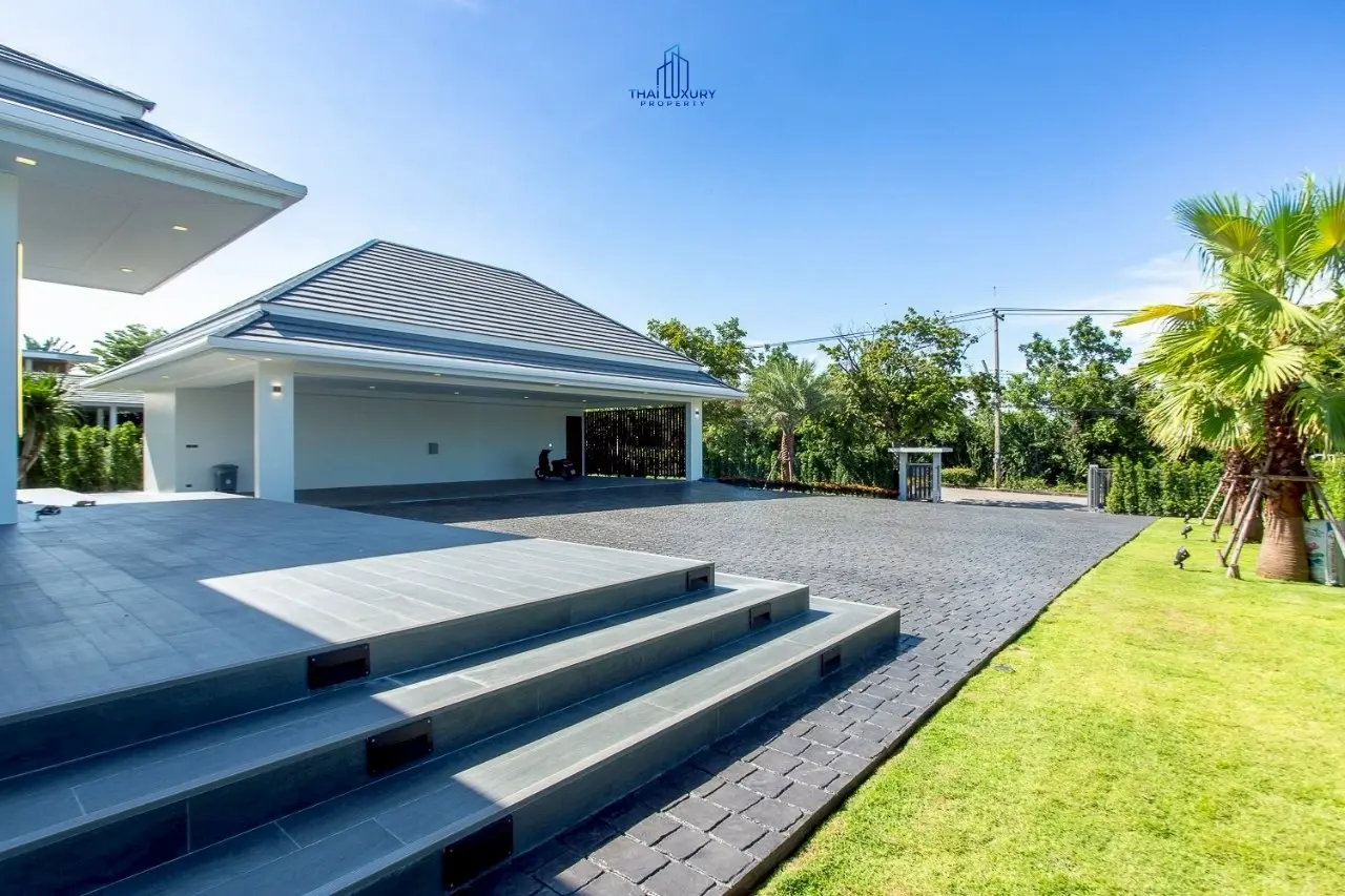 Prestige Luxury & Modern Pool Villa at Palm Hills Golf Course – For Sale