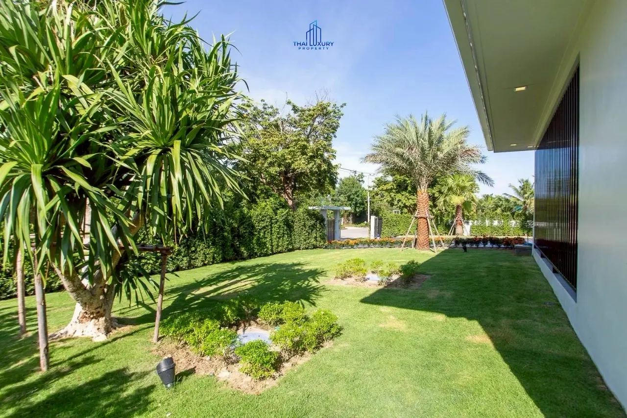 Prestige Luxury & Modern Pool Villa at Palm Hills Golf Course – For Sale