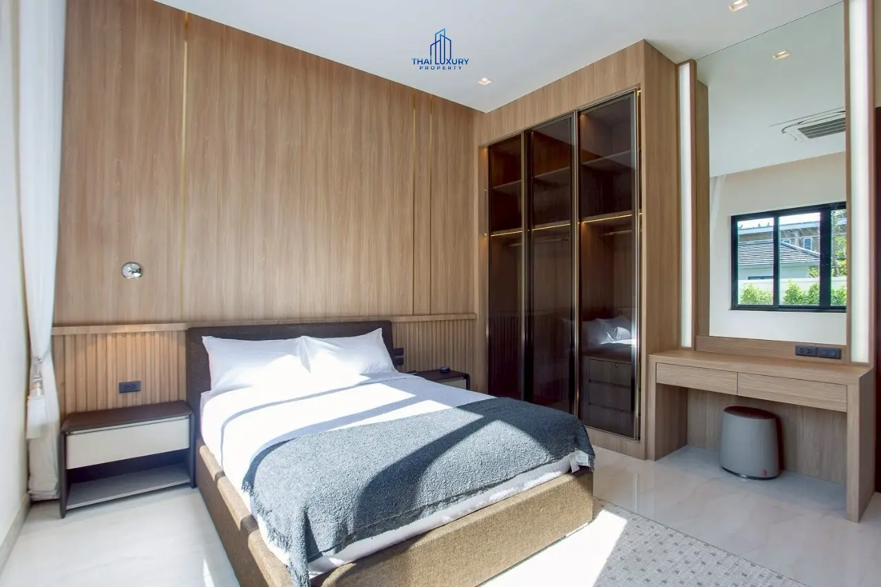Prestige Luxury & Modern Pool Villa at Palm Hills Golf Course – For Sale
