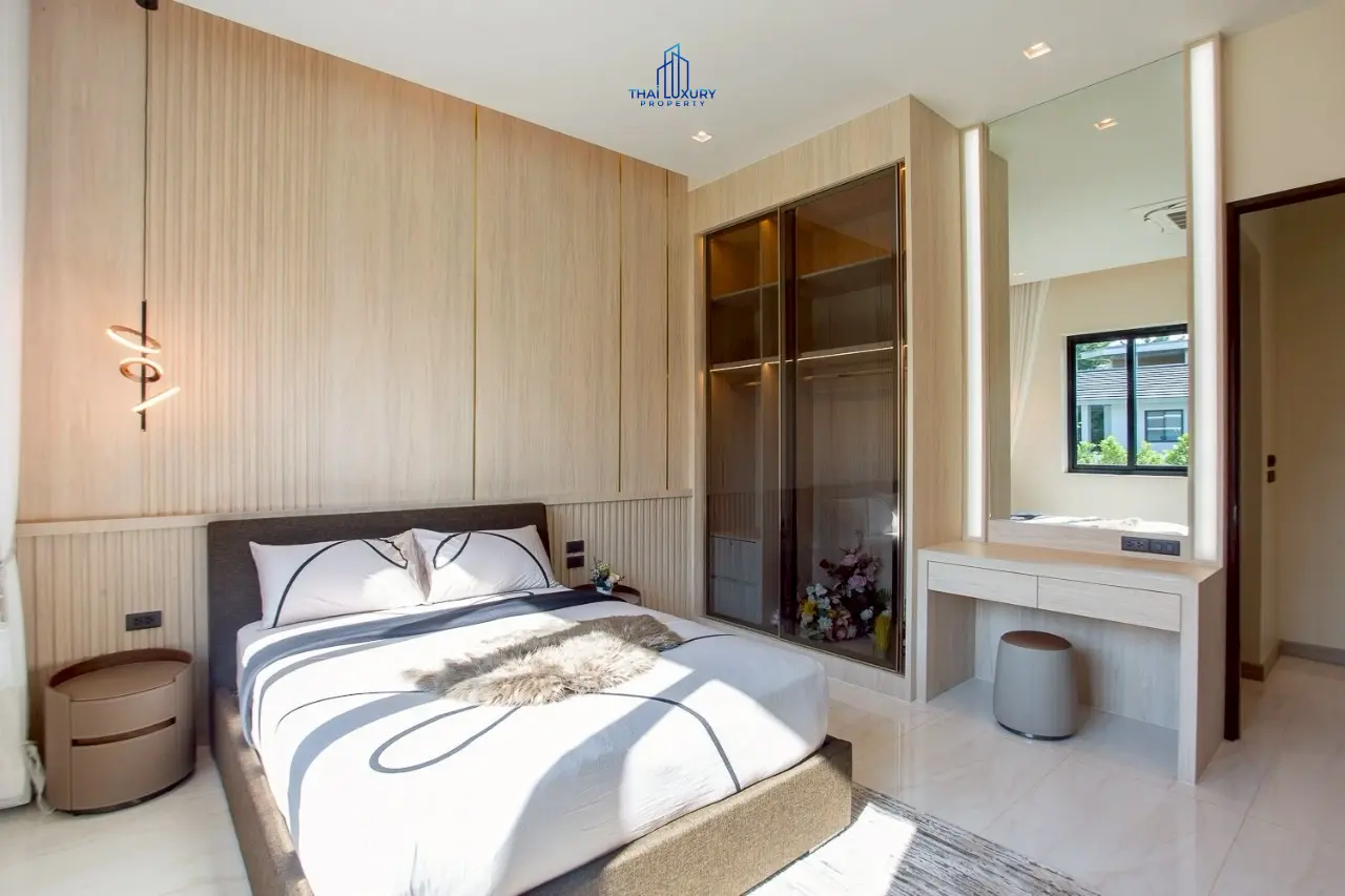 Prestige Luxury & Modern Pool Villa at Palm Hills Golf Course – For Sale