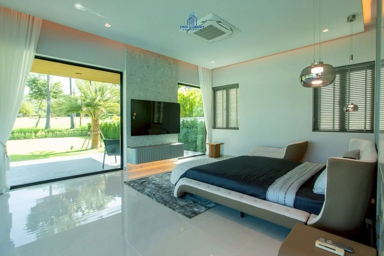 Prestige Luxury & Modern Pool Villa at Palm Hills Golf Course – For Sale