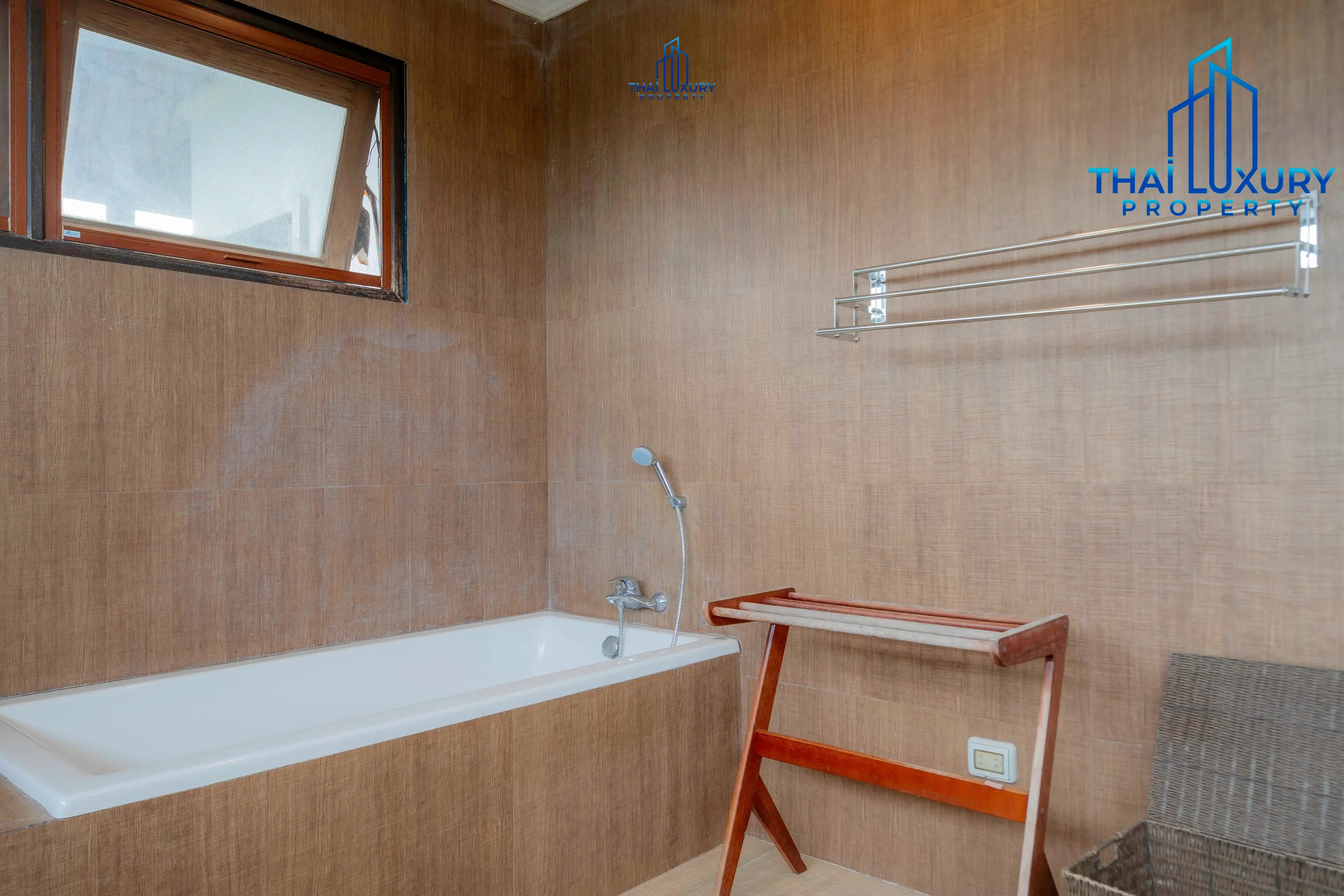 Very Large Luxurious 9 Bedrooms Pool Villa at Palm Hills Golf Course Hua Hin – Cha-Am