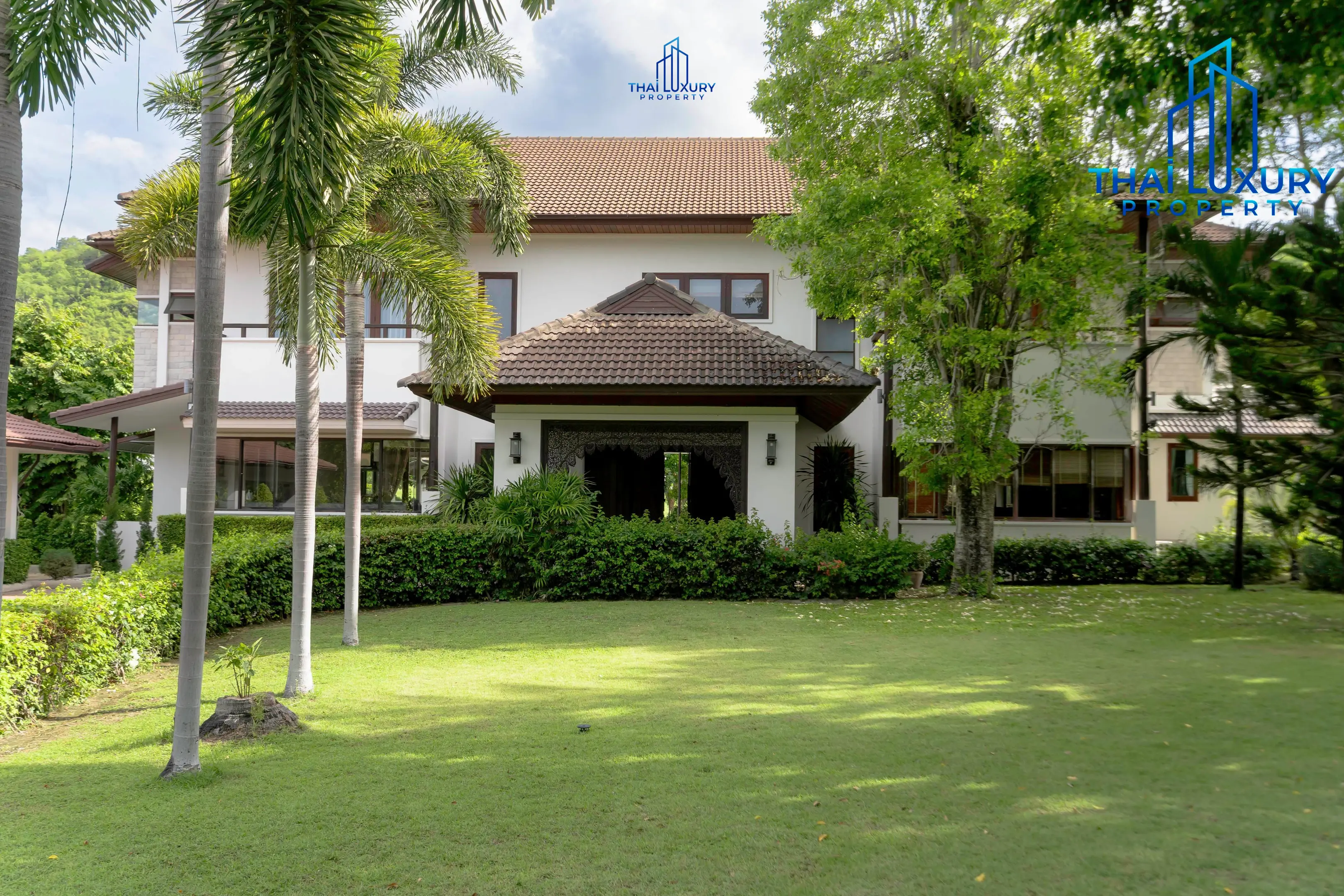 Very Large Luxurious 9 Bedrooms Pool Villa at Palm Hills Golf Course Hua Hin – Cha-Am
