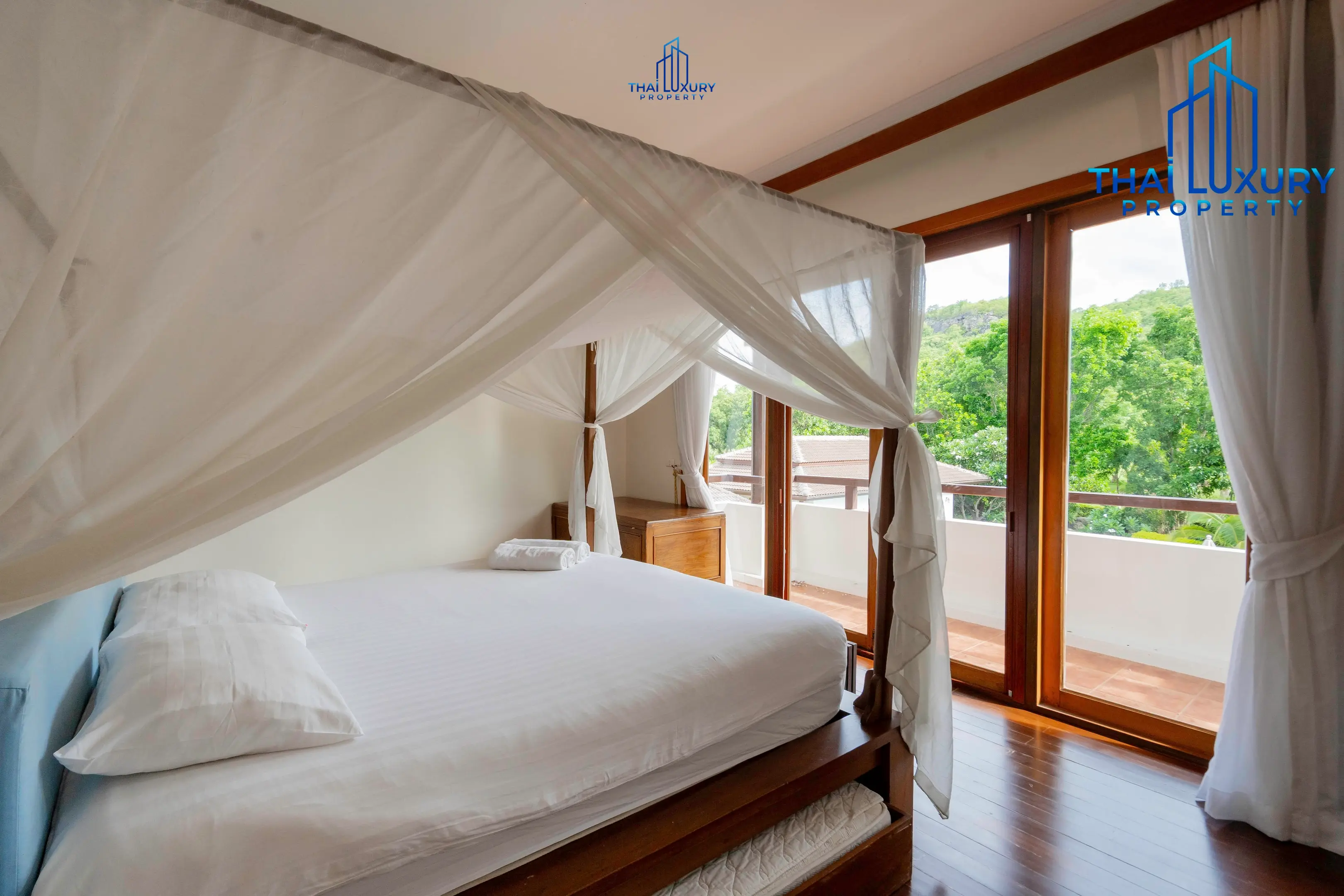 Very Large Luxurious 9 Bedrooms Pool Villa at Palm Hills Golf Course Hua Hin – Cha-Am