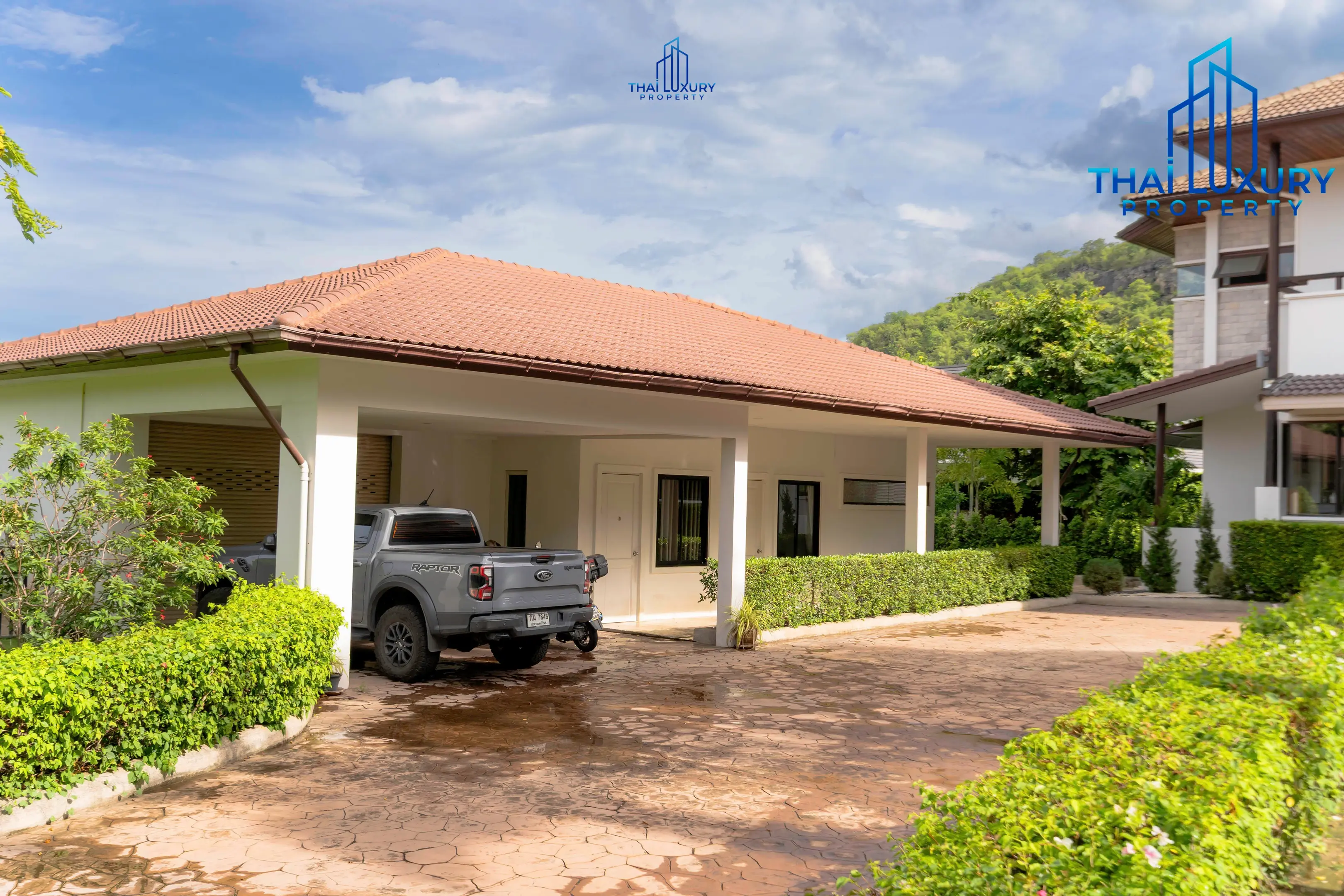 Very Large Luxurious 9 Bedrooms Pool Villa at Palm Hills Golf Course Hua Hin – Cha-Am