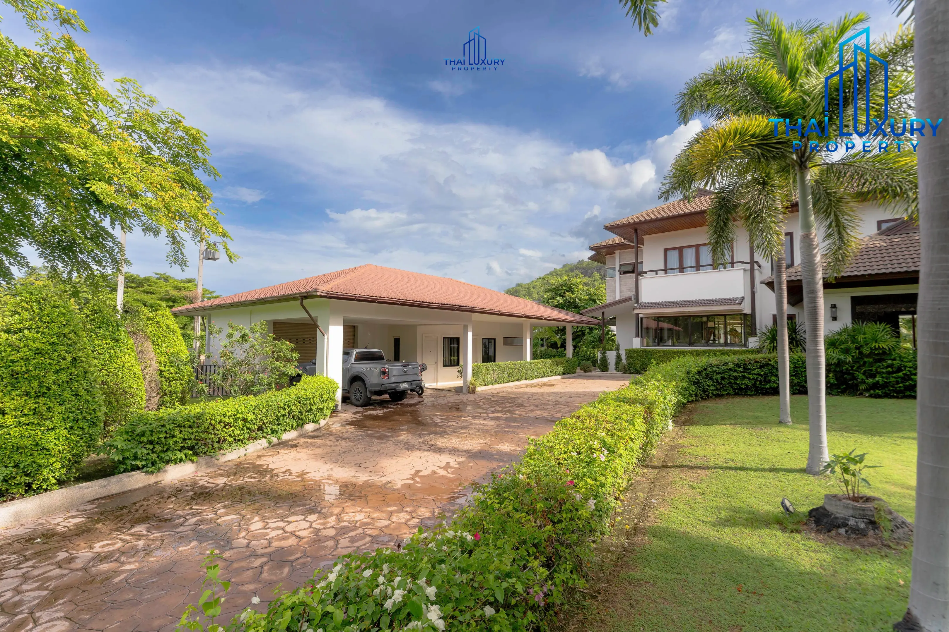 Very Large Luxurious 9 Bedrooms Pool Villa at Palm Hills Golf Course Hua Hin – Cha-Am