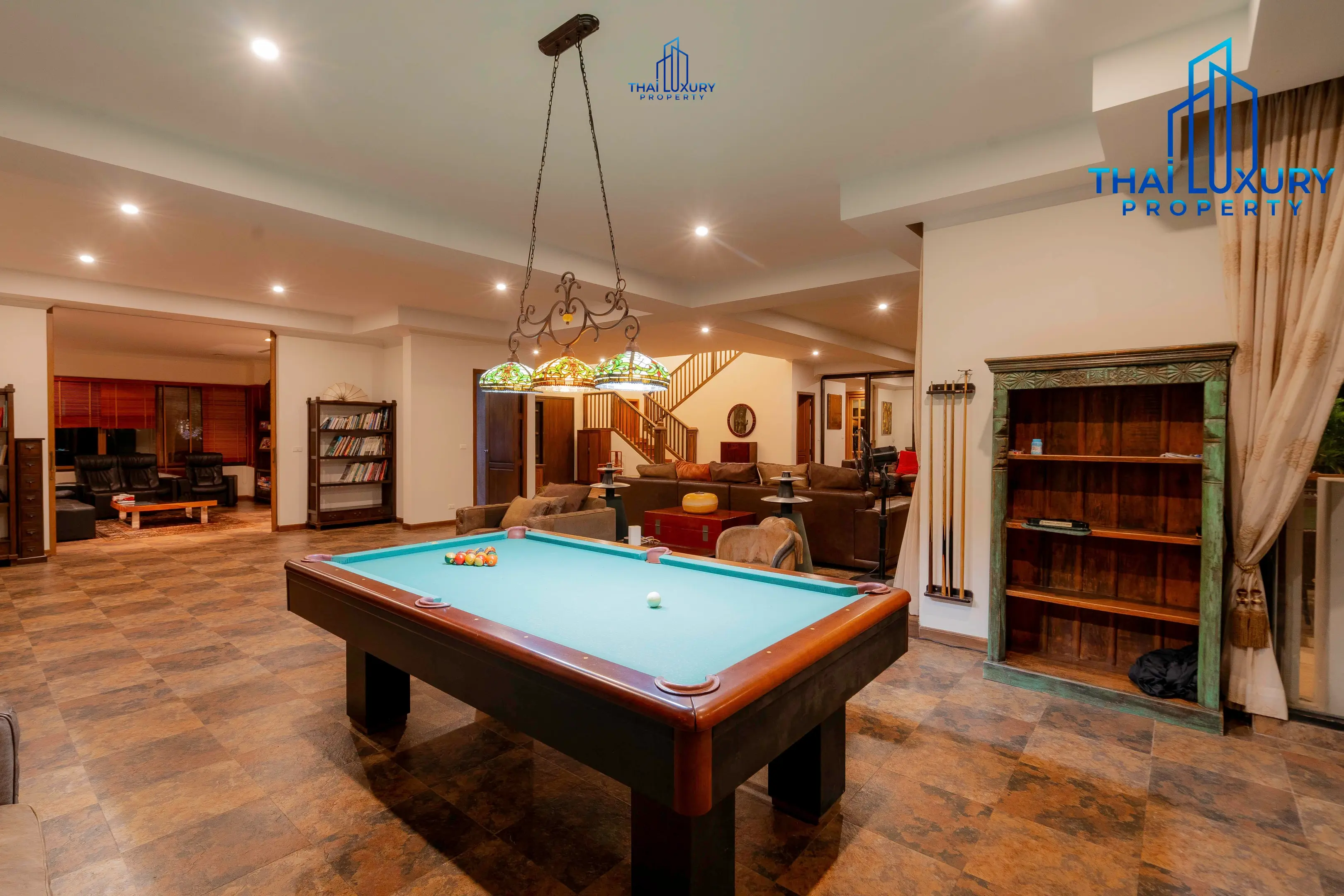 Very Large Luxurious 9 Bedrooms Pool Villa at Palm Hills Golf Course Hua Hin – Cha-Am