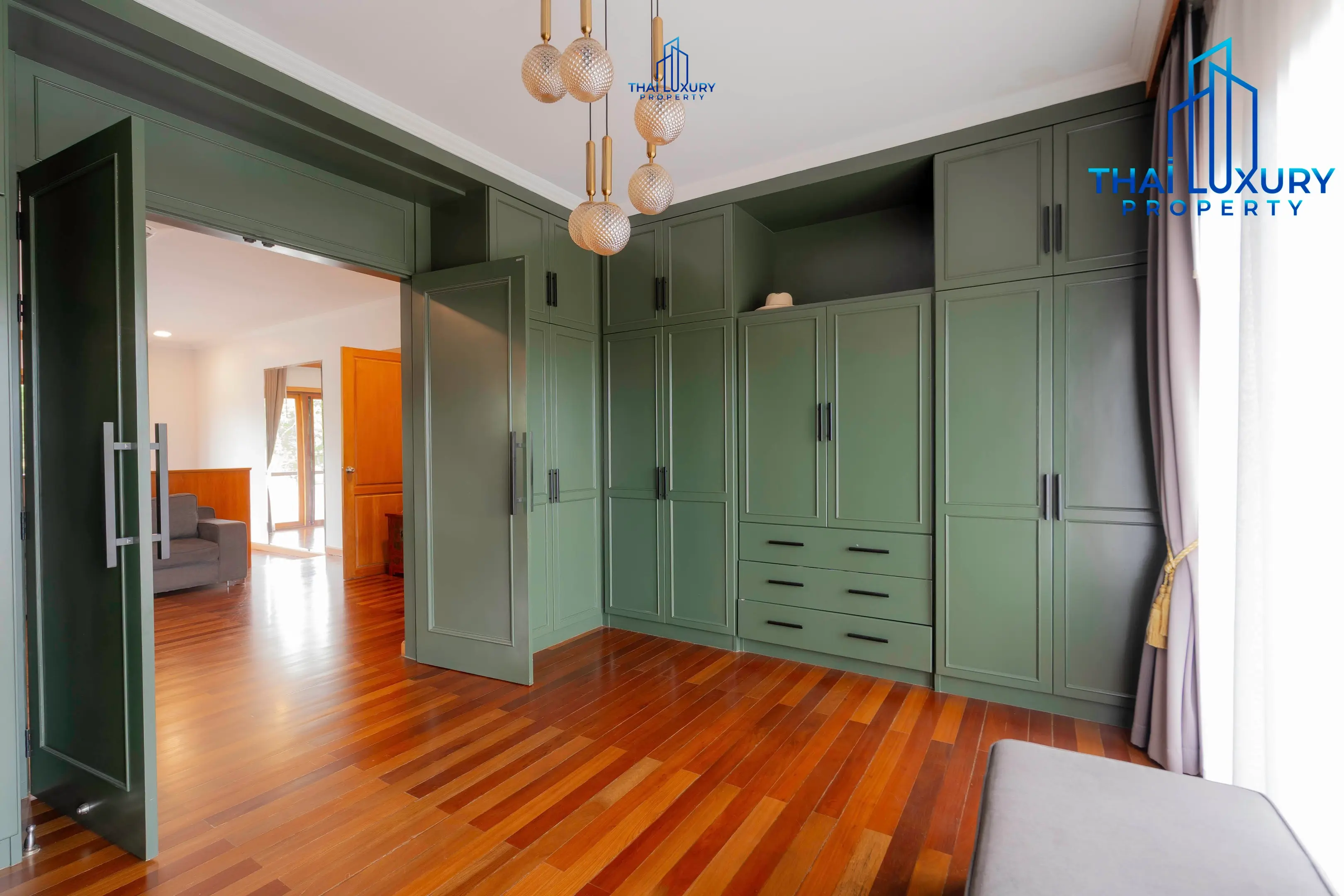 Very Large Luxurious 9 Bedrooms Pool Villa at Palm Hills Golf Course Hua Hin – Cha-Am