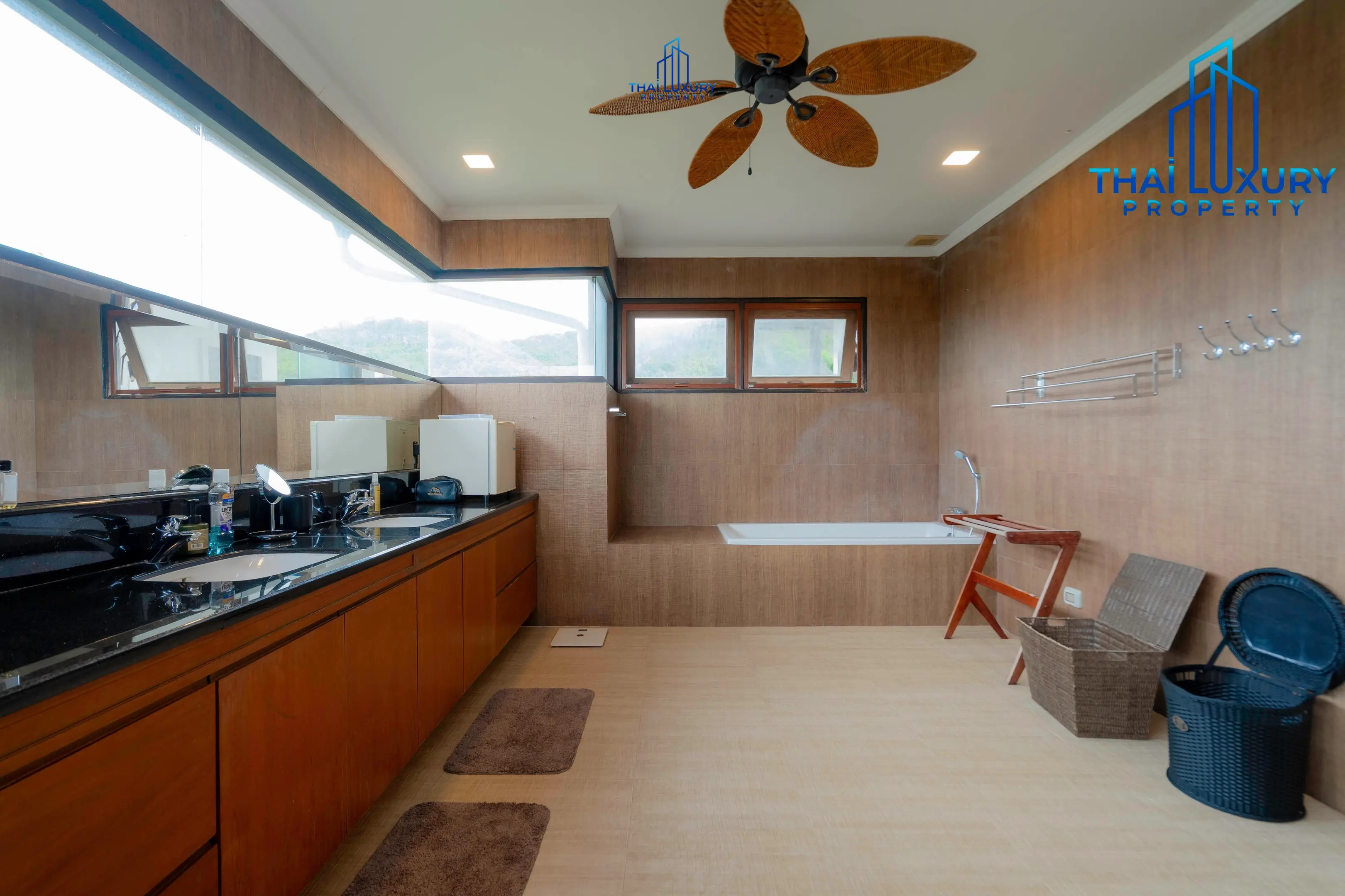 Very Large Luxurious 9 Bedrooms Pool Villa at Palm Hills Golf Course Hua Hin – Cha-Am