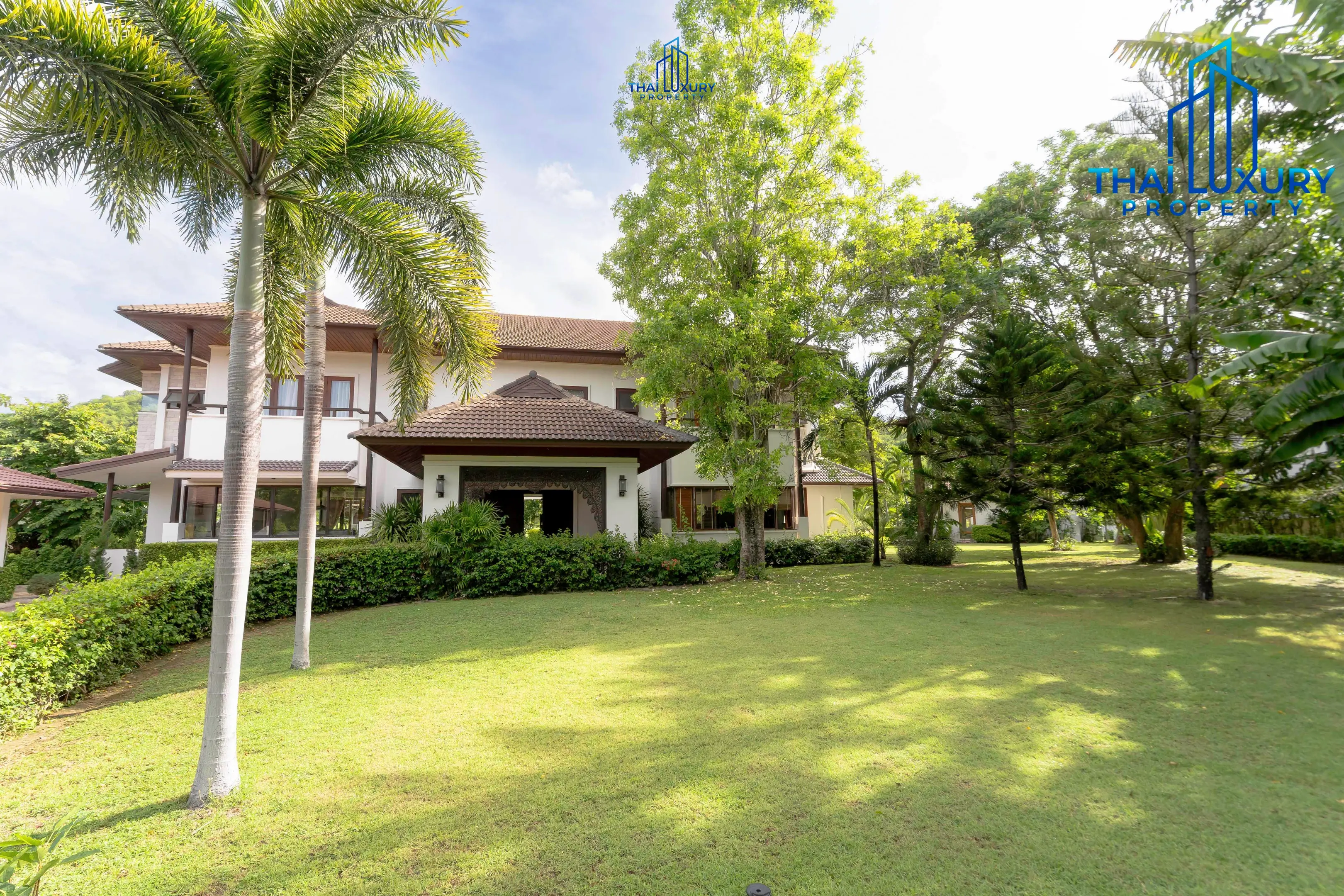 Very Large Luxurious 9 Bedrooms Pool Villa at Palm Hills Golf Course Hua Hin – Cha-Am