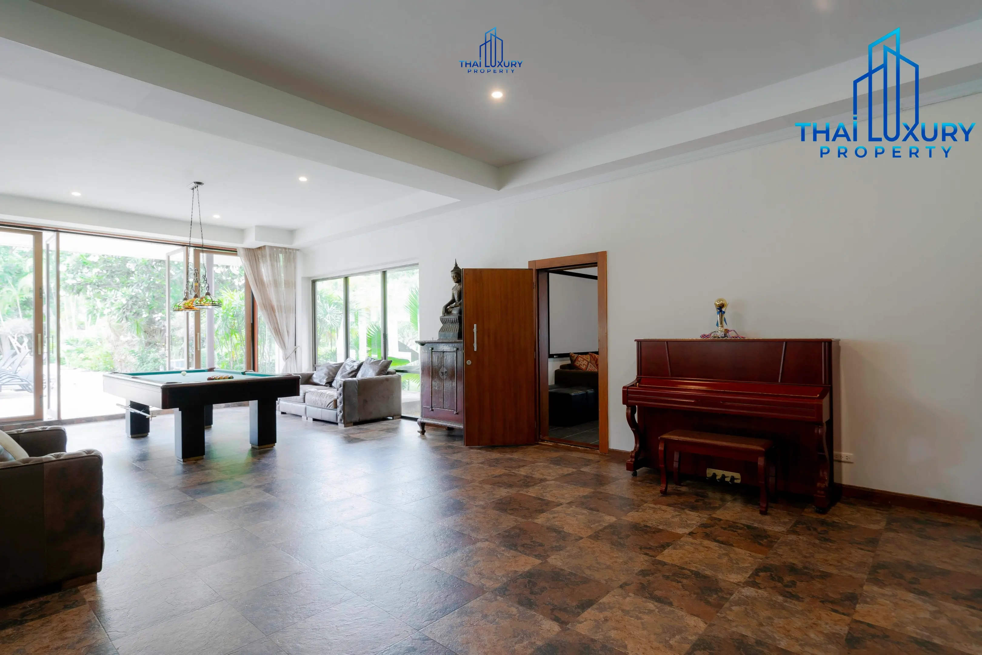 Very Large Luxurious 9 Bedrooms Pool Villa at Palm Hills Golf Course Hua Hin – Cha-Am