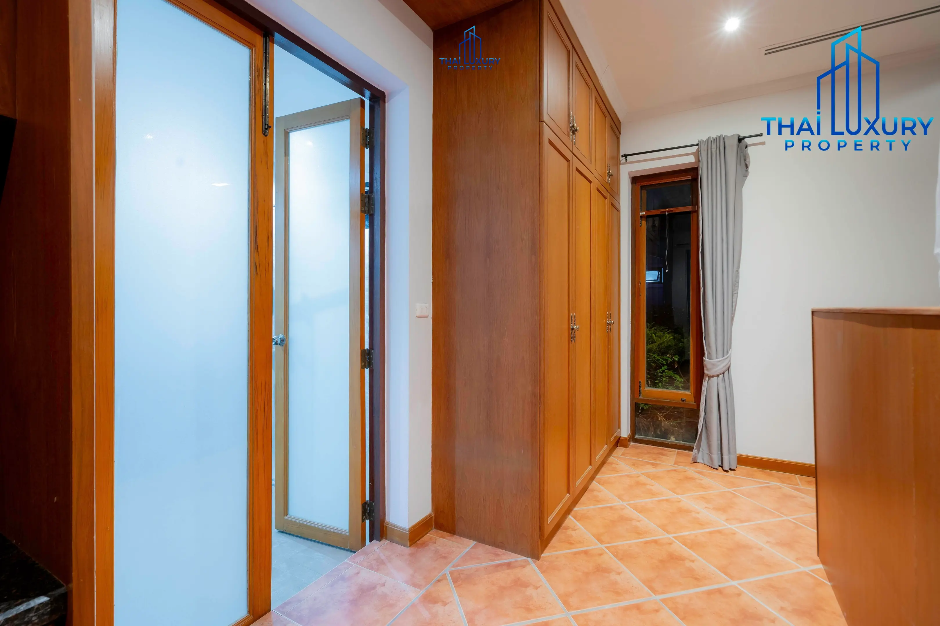 Very Large Luxurious 9 Bedrooms Pool Villa at Palm Hills Golf Course Hua Hin – Cha-Am