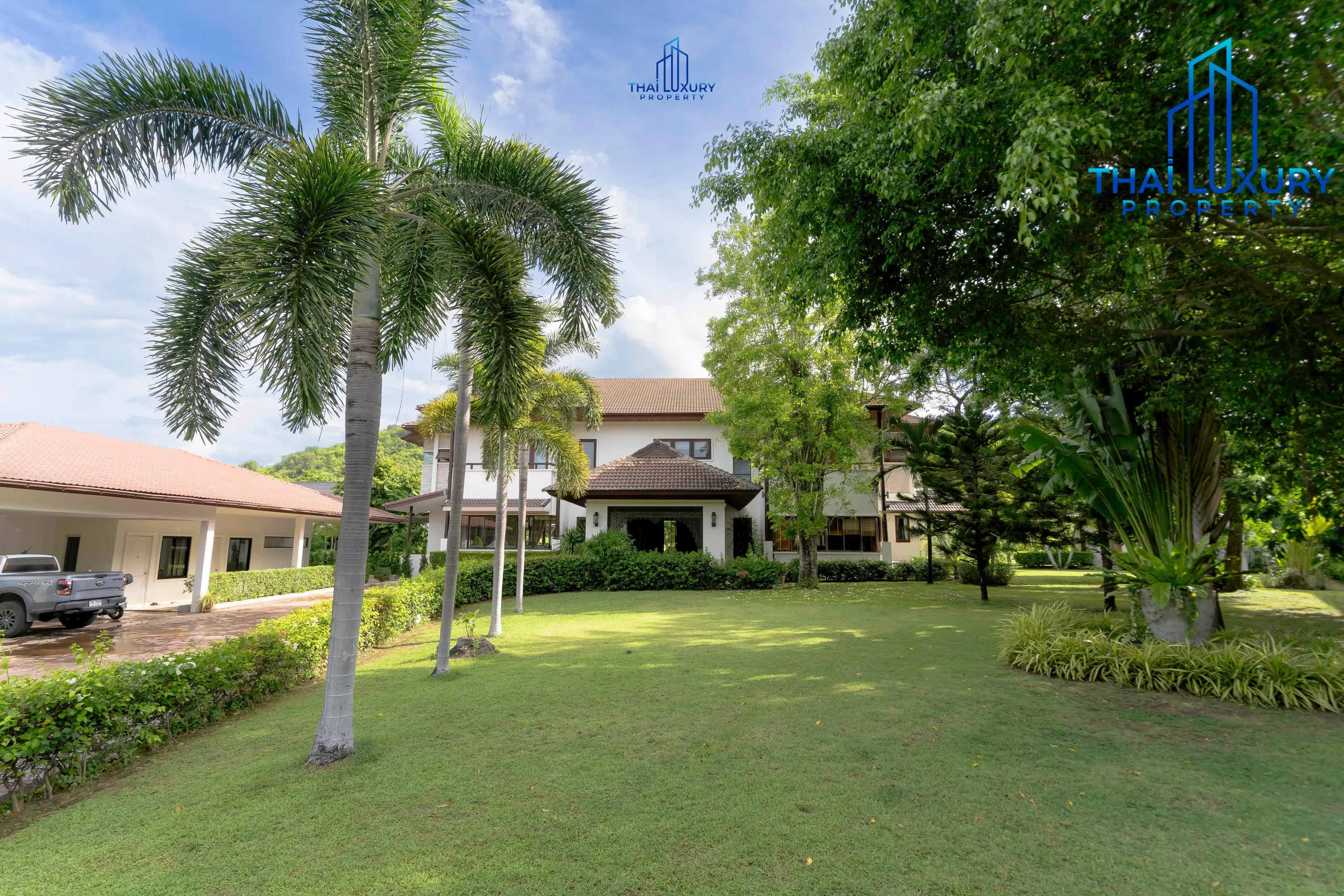 Very Large Luxurious 9 Bedrooms Pool Villa at Palm Hills Golf Course Hua Hin – Cha-Am