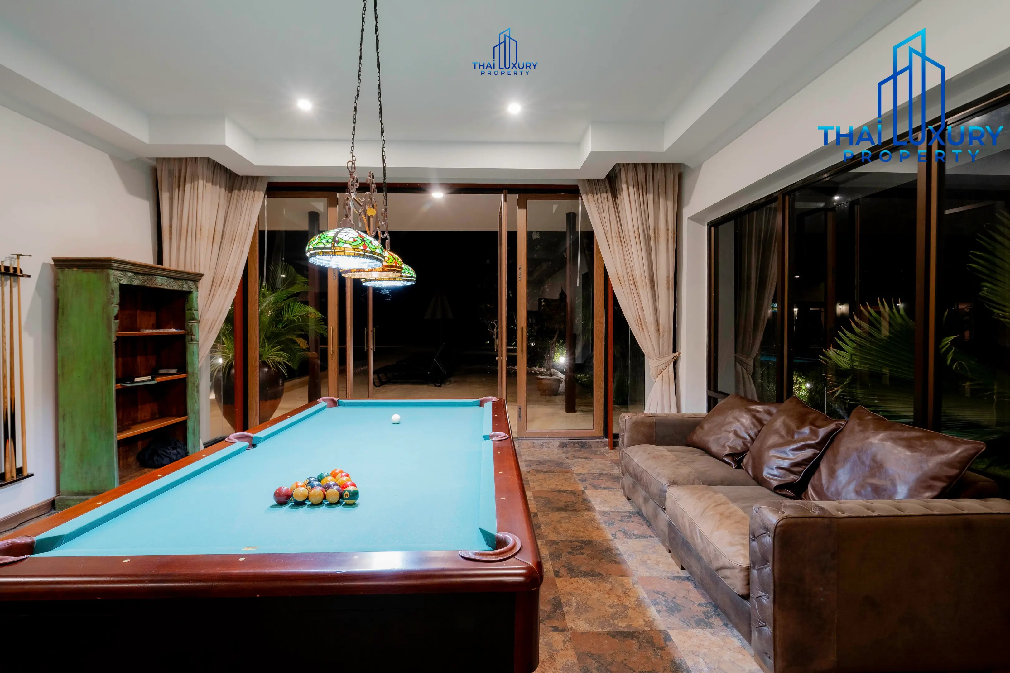 Very Large Luxurious 9 Bedrooms Pool Villa at Palm Hills Golf Course Hua Hin – Cha-Am
