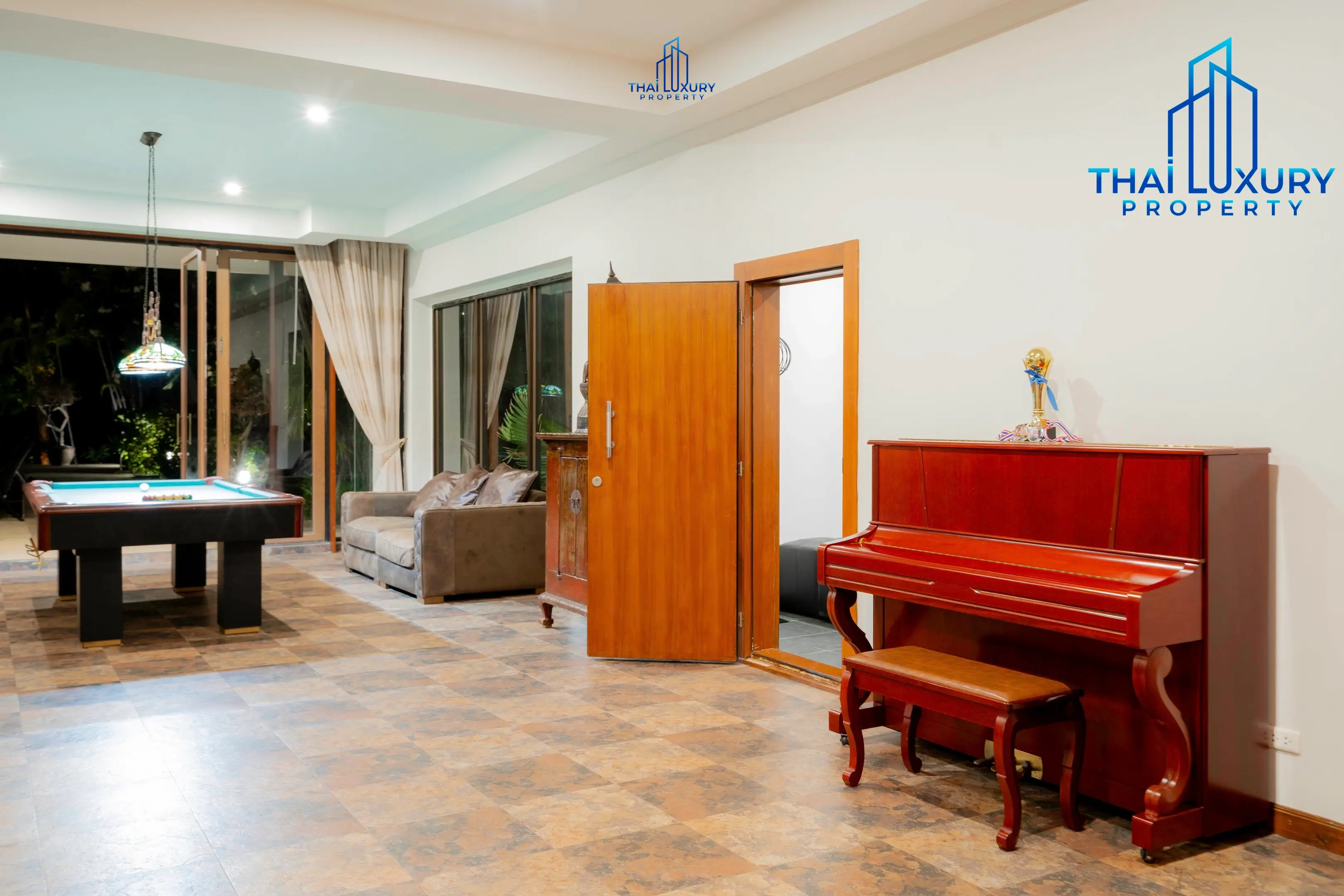Very Large Luxurious 9 Bedrooms Pool Villa at Palm Hills Golf Course Hua Hin – Cha-Am