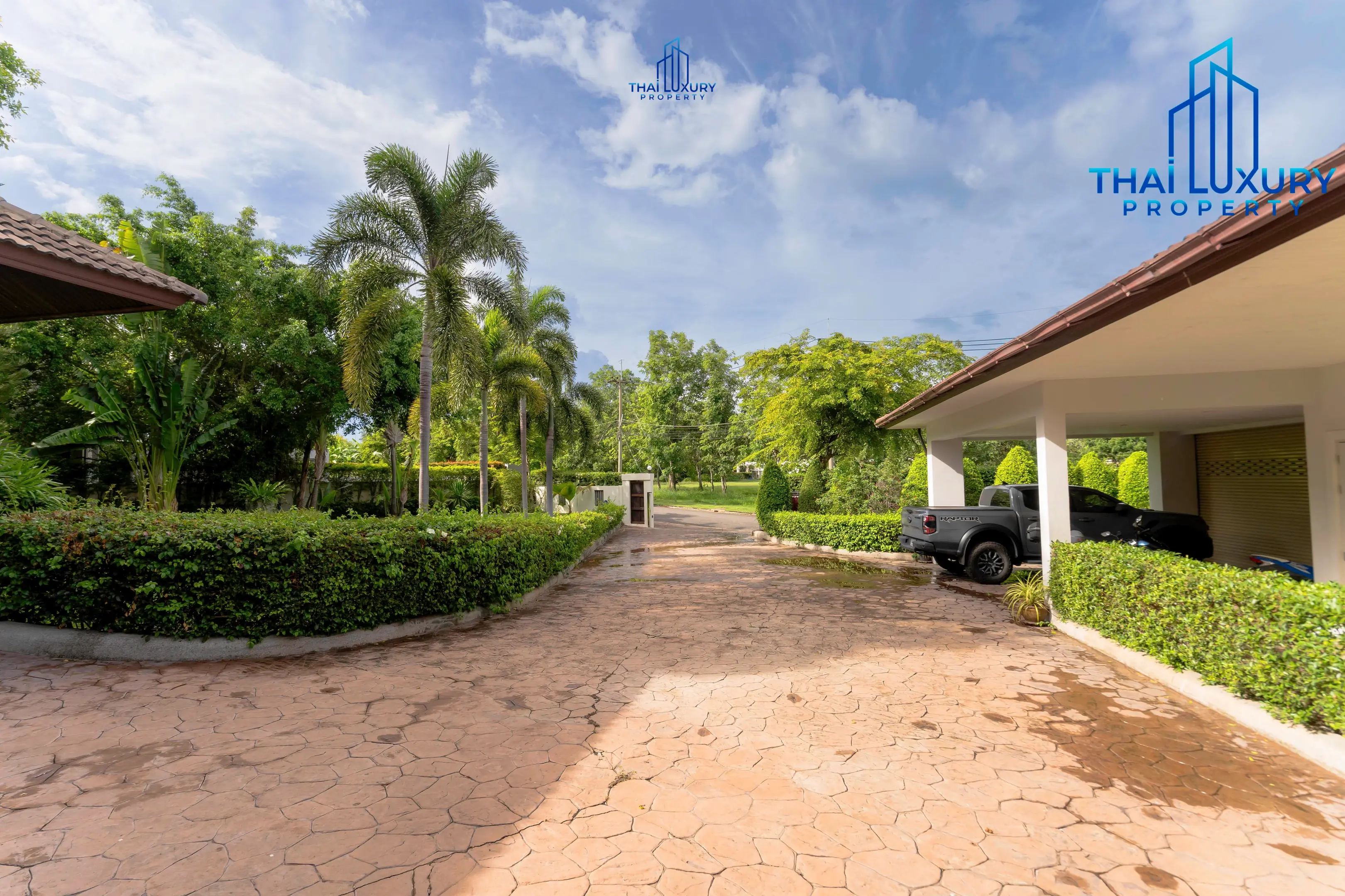 Very Large Luxurious 9 Bedrooms Pool Villa at Palm Hills Golf Course Hua Hin – Cha-Am