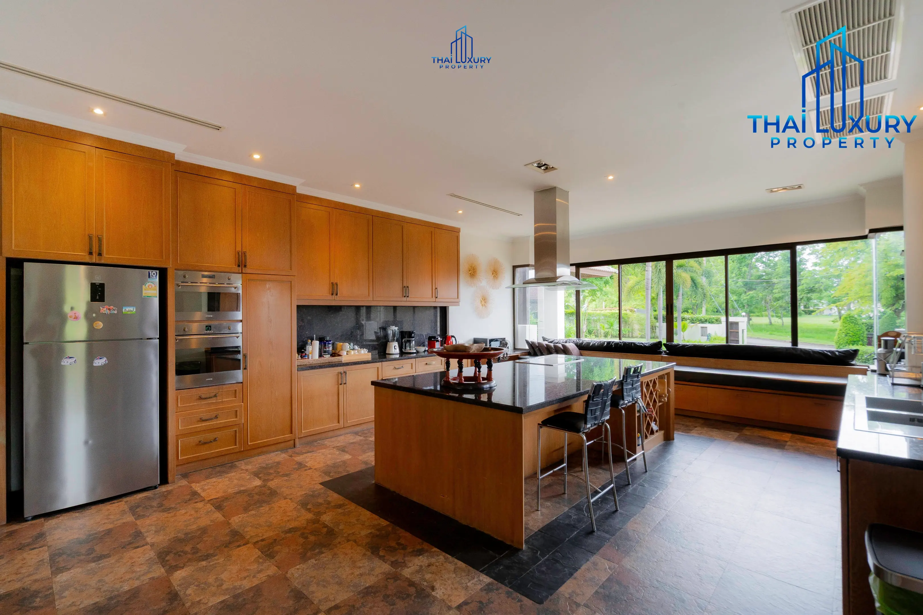 Very Large Luxurious 9 Bedrooms Pool Villa at Palm Hills Golf Course Hua Hin – Cha-Am