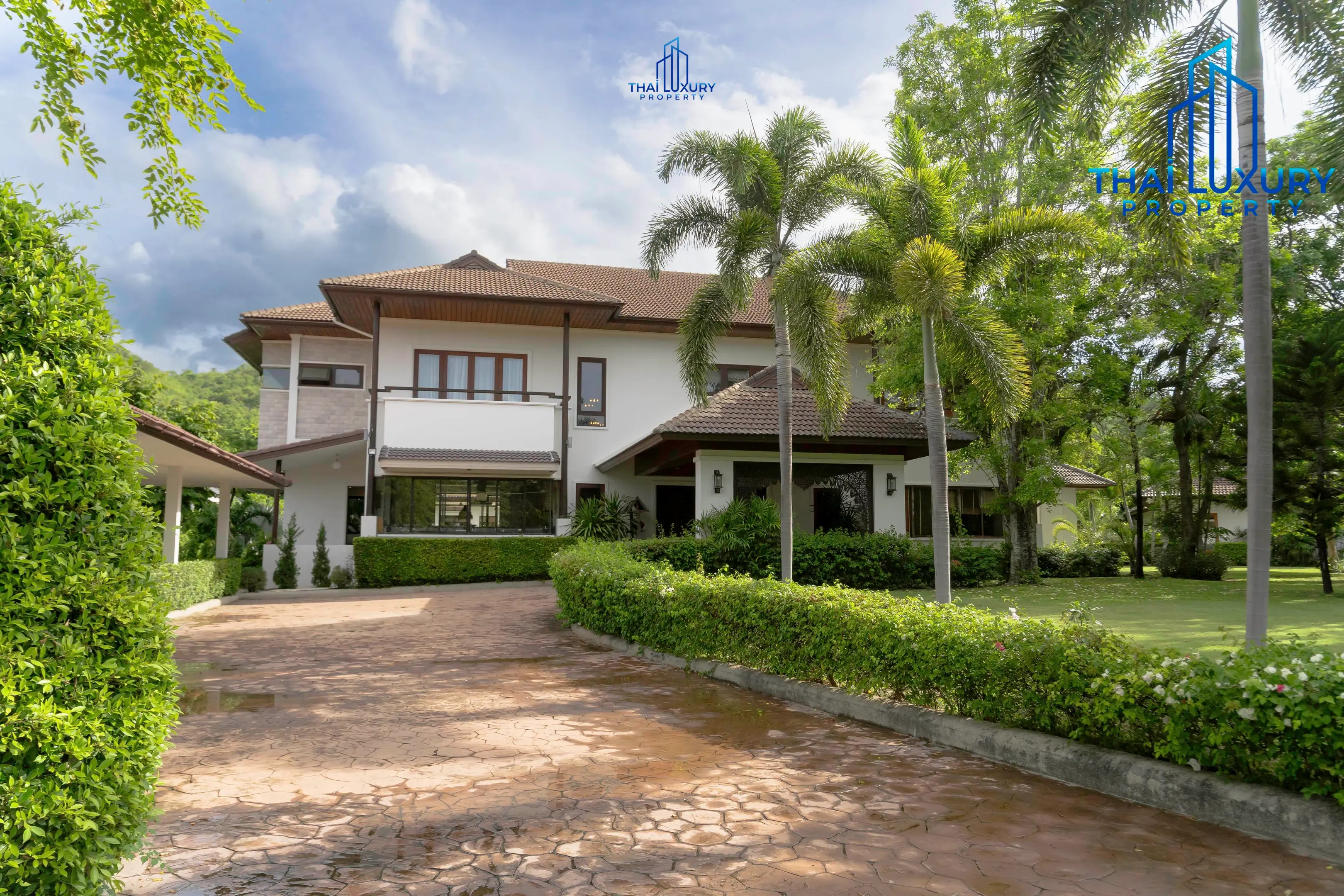 Very Large Luxurious 9 Bedrooms Pool Villa at Palm Hills Golf Course Hua Hin – Cha-Am