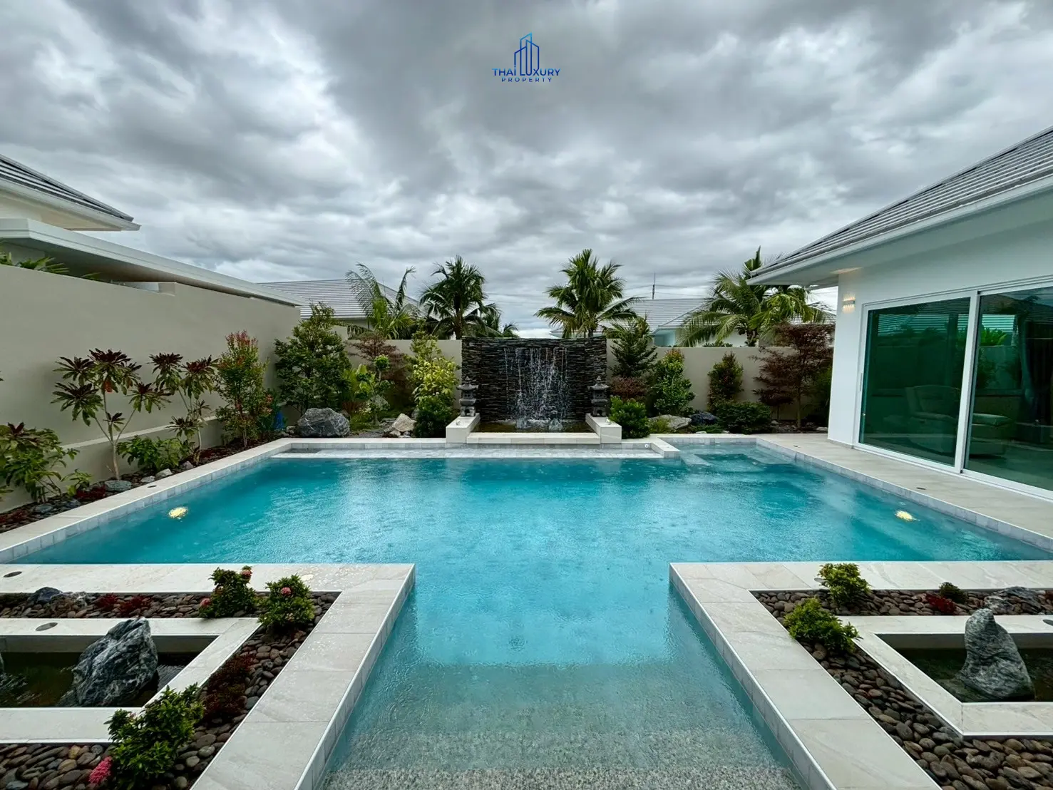 วิลล่าหรูพร้อมสระว่ายน้ำส่วนตัว ที่ Heliconia Garden Villa หัวหิน