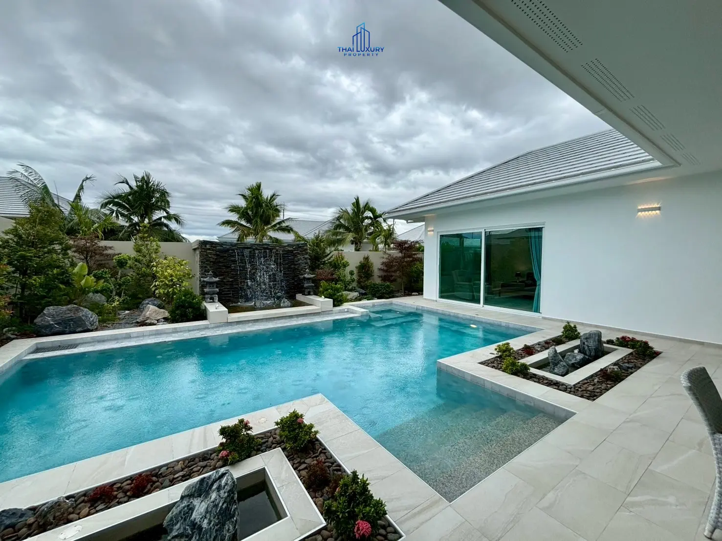 วิลล่าหรูพร้อมสระว่ายน้ำส่วนตัว ที่ Heliconia Garden Villa หัวหิน