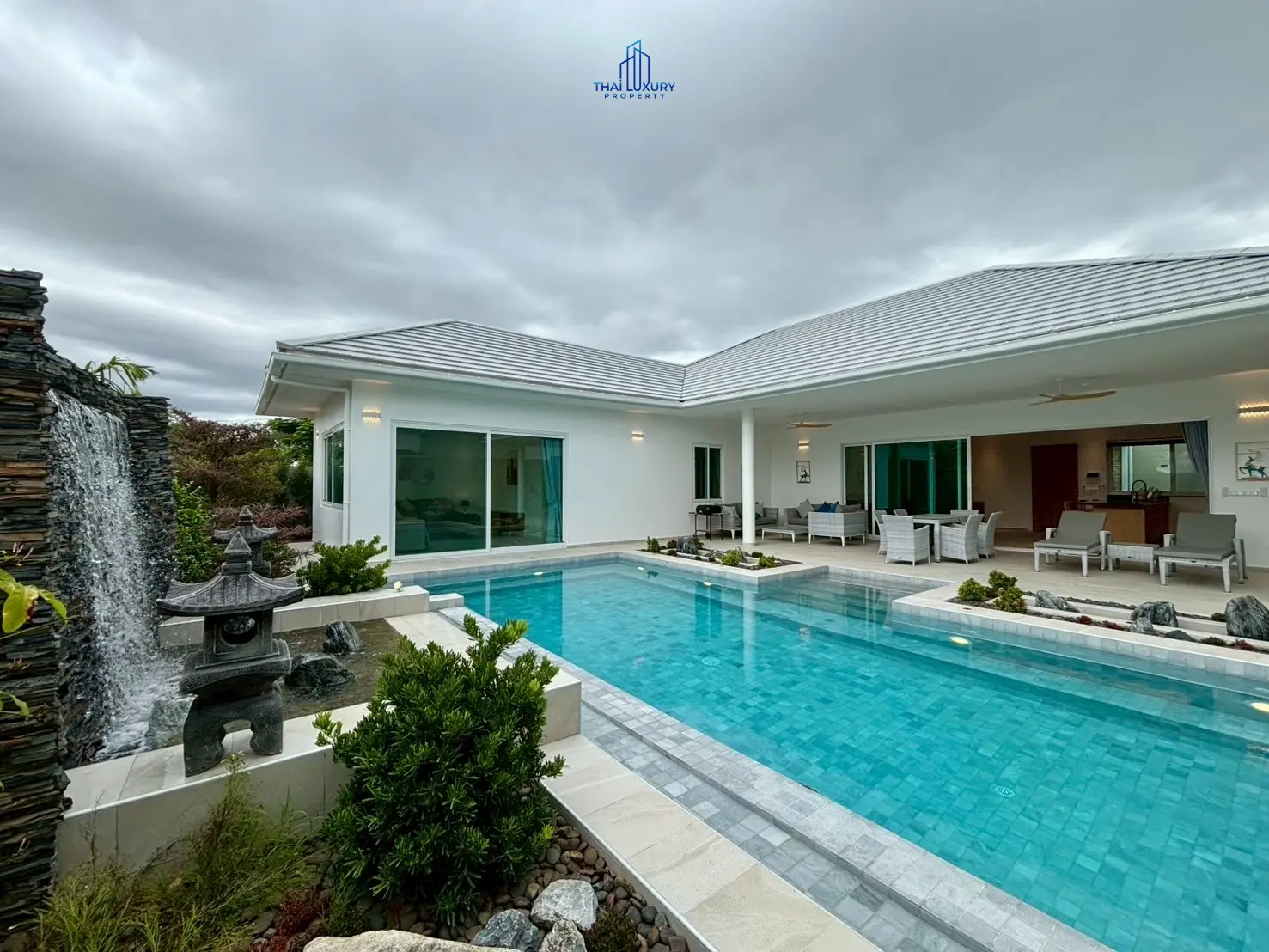 วิลล่าหรูพร้อมสระว่ายน้ำส่วนตัว ที่ Heliconia Garden Villa หัวหิน