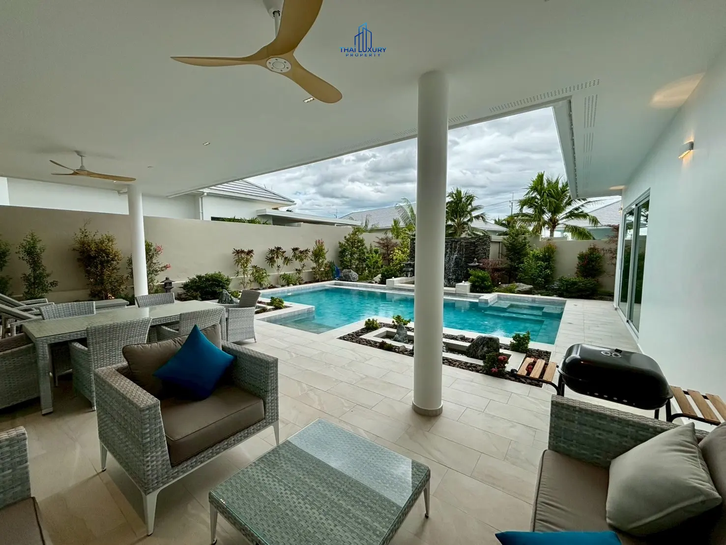 วิลล่าหรูพร้อมสระว่ายน้ำส่วนตัว ที่ Heliconia Garden Villa หัวหิน