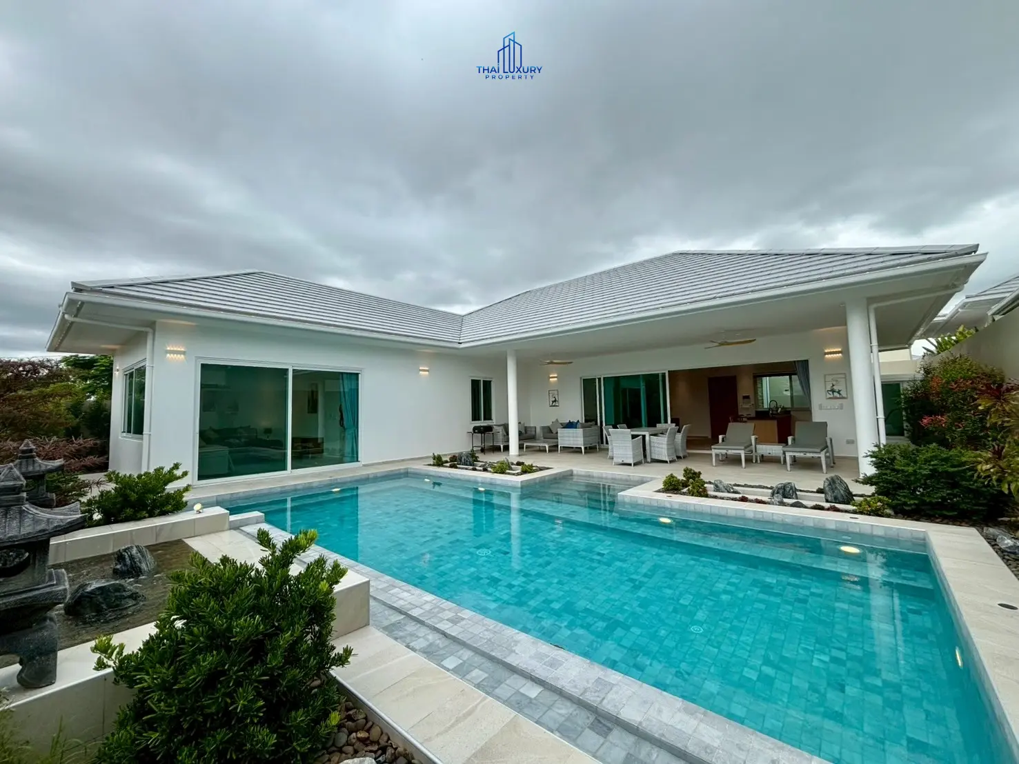 วิลล่าหรูพร้อมสระว่ายน้ำส่วนตัว ที่ Heliconia Garden Villa หัวหิน