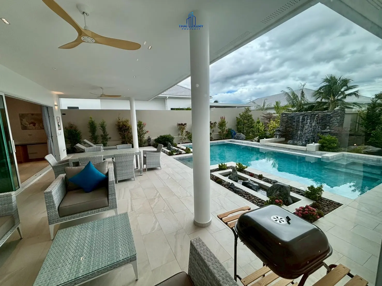 วิลล่าหรูพร้อมสระว่ายน้ำส่วนตัว ที่ Heliconia Garden Villa หัวหิน