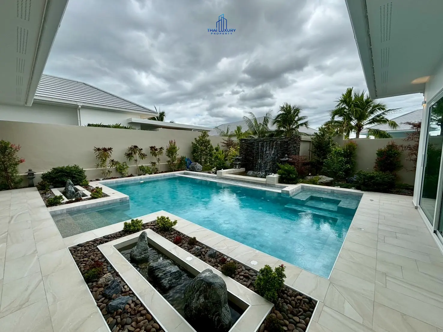 วิลล่าหรูพร้อมสระว่ายน้ำส่วนตัว ที่ Heliconia Garden Villa หัวหิน
