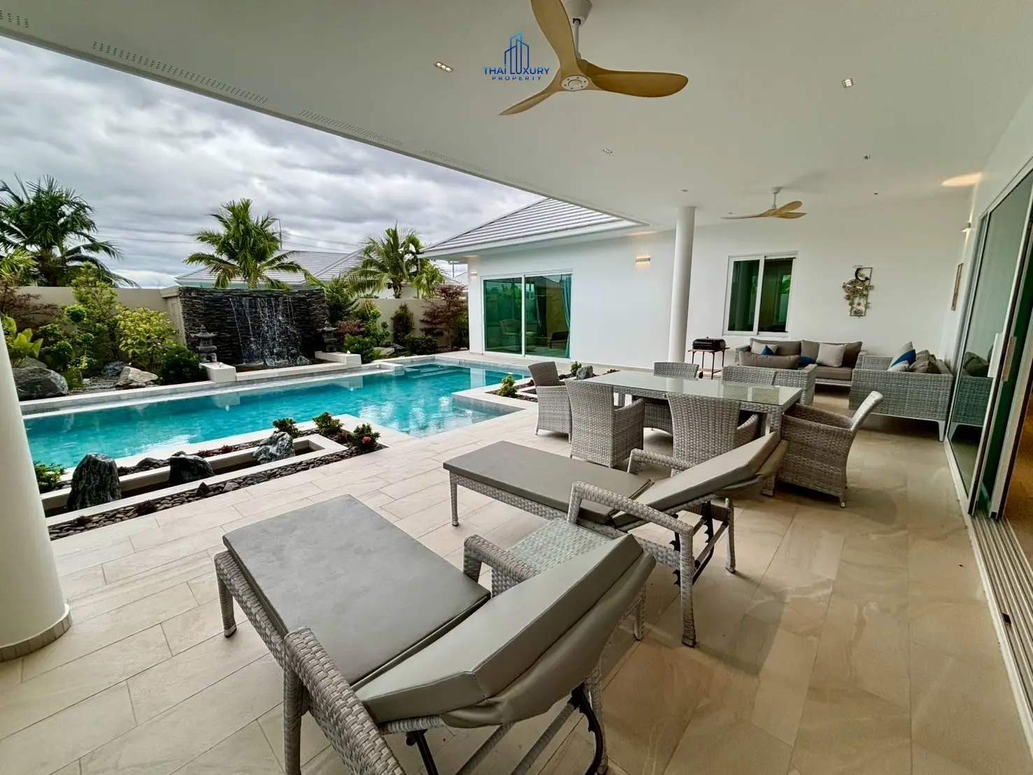 วิลล่าหรูพร้อมสระว่ายน้ำส่วนตัว ที่ Heliconia Garden Villa หัวหิน
