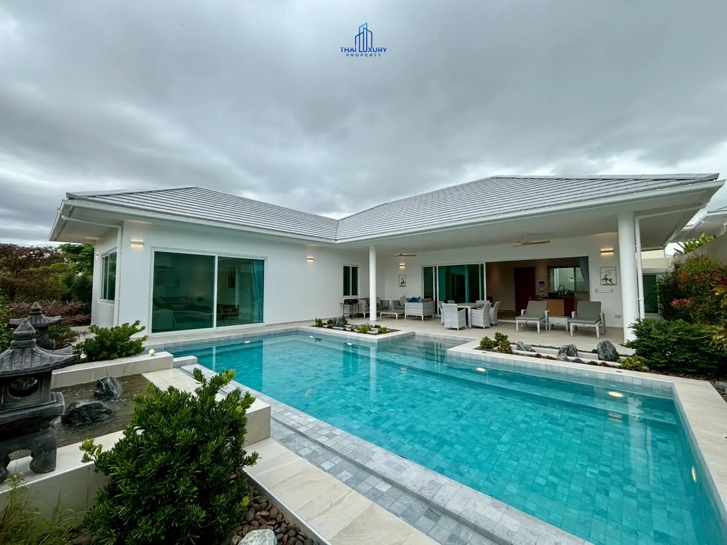 วิลล่าหรูพร้อมสระว่ายน้ำส่วนตัว ที่ Heliconia Garden Villa หัวหิน