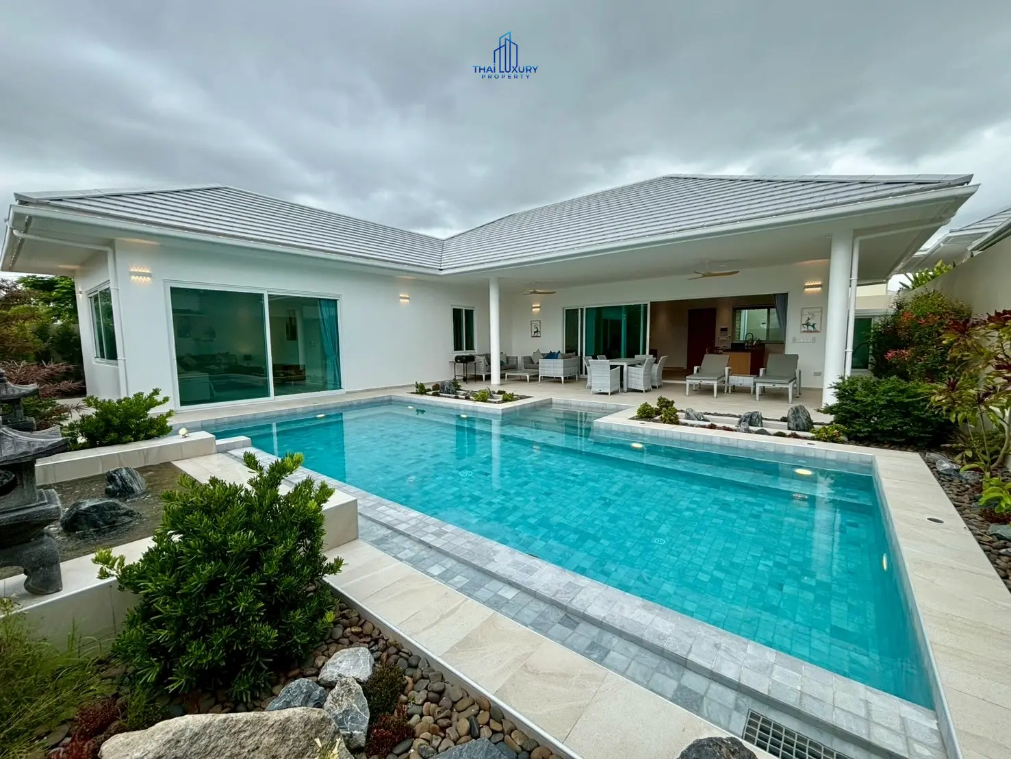 วิลล่าหรูพร้อมสระว่ายน้ำส่วนตัว ที่ Heliconia Garden Villa หัวหิน