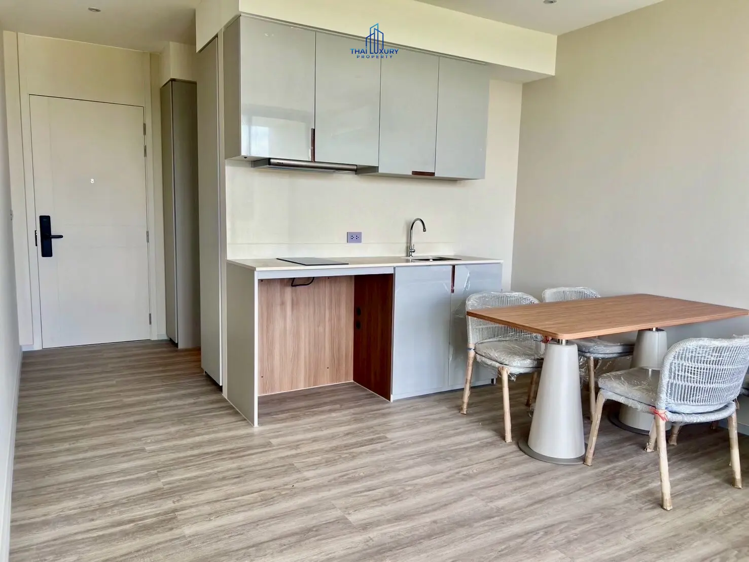 คอนโด 2 ห้องนอนกว้างขวางพร้อมวิวทะเลอันสวยงามในหัวหิน