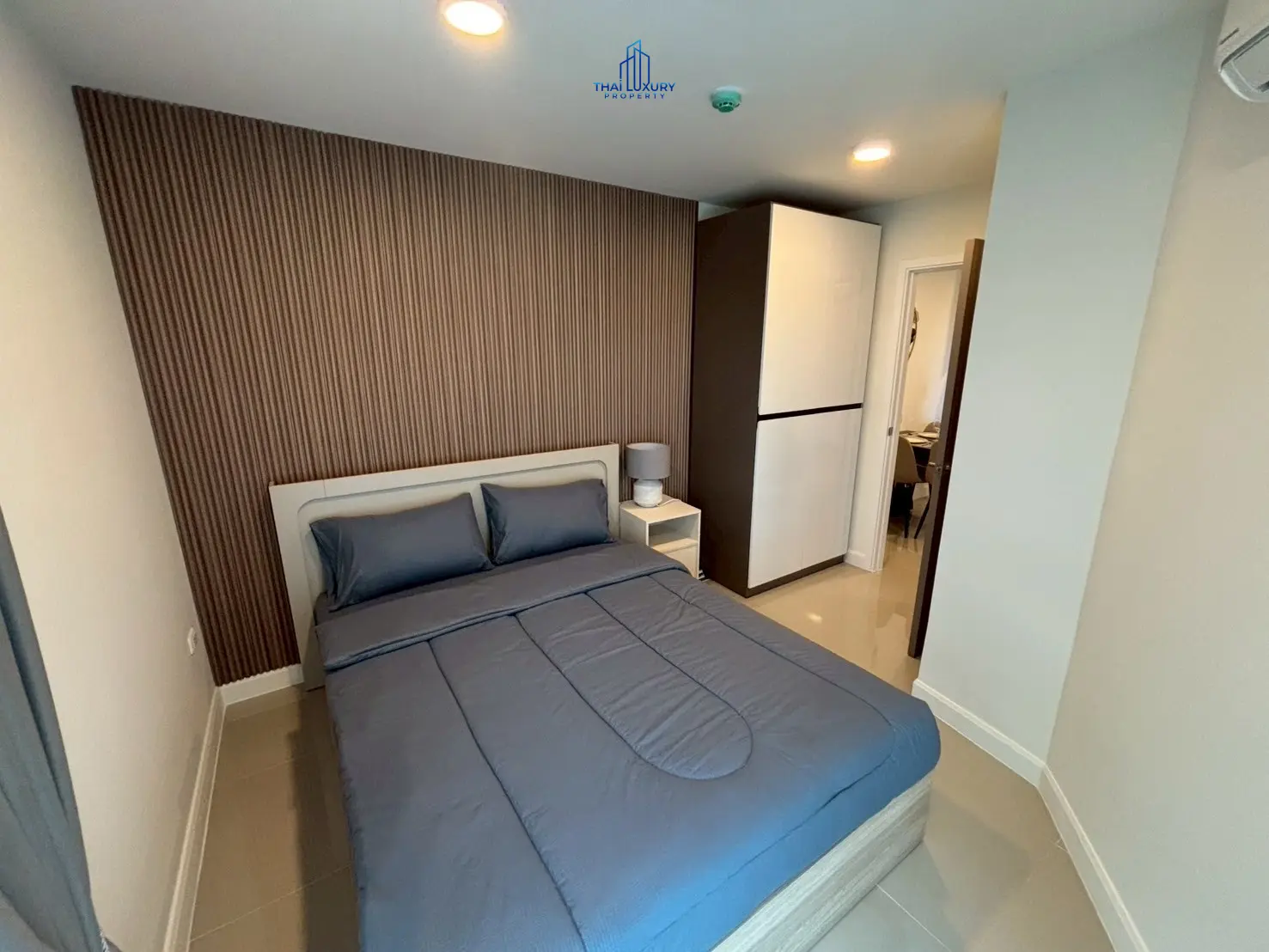 คอนโด 2 ห้องนอนสบาย ๆ พร้อมระเบียงและวิวสระว่ายน้ำในหัวหิน