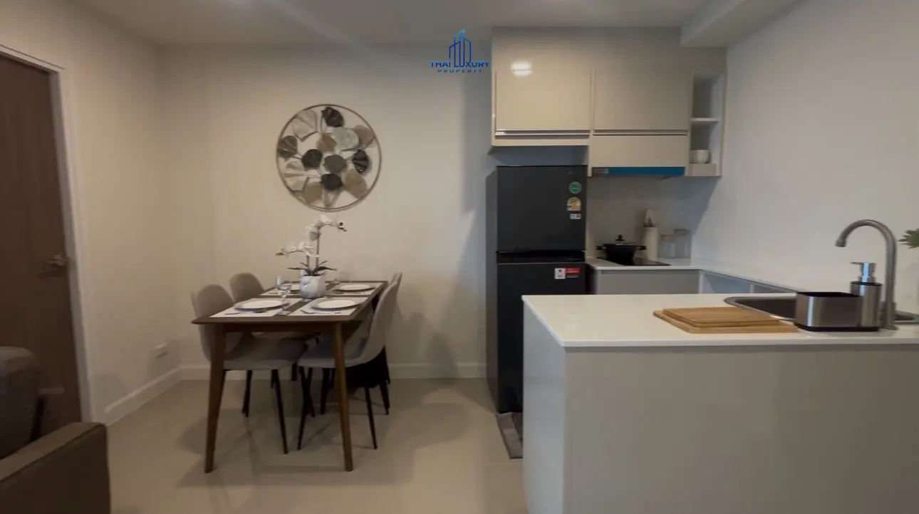 คอนโด 2 ห้องนอนสบาย ๆ พร้อมระเบียงและวิวสระว่ายน้ำในหัวหิน