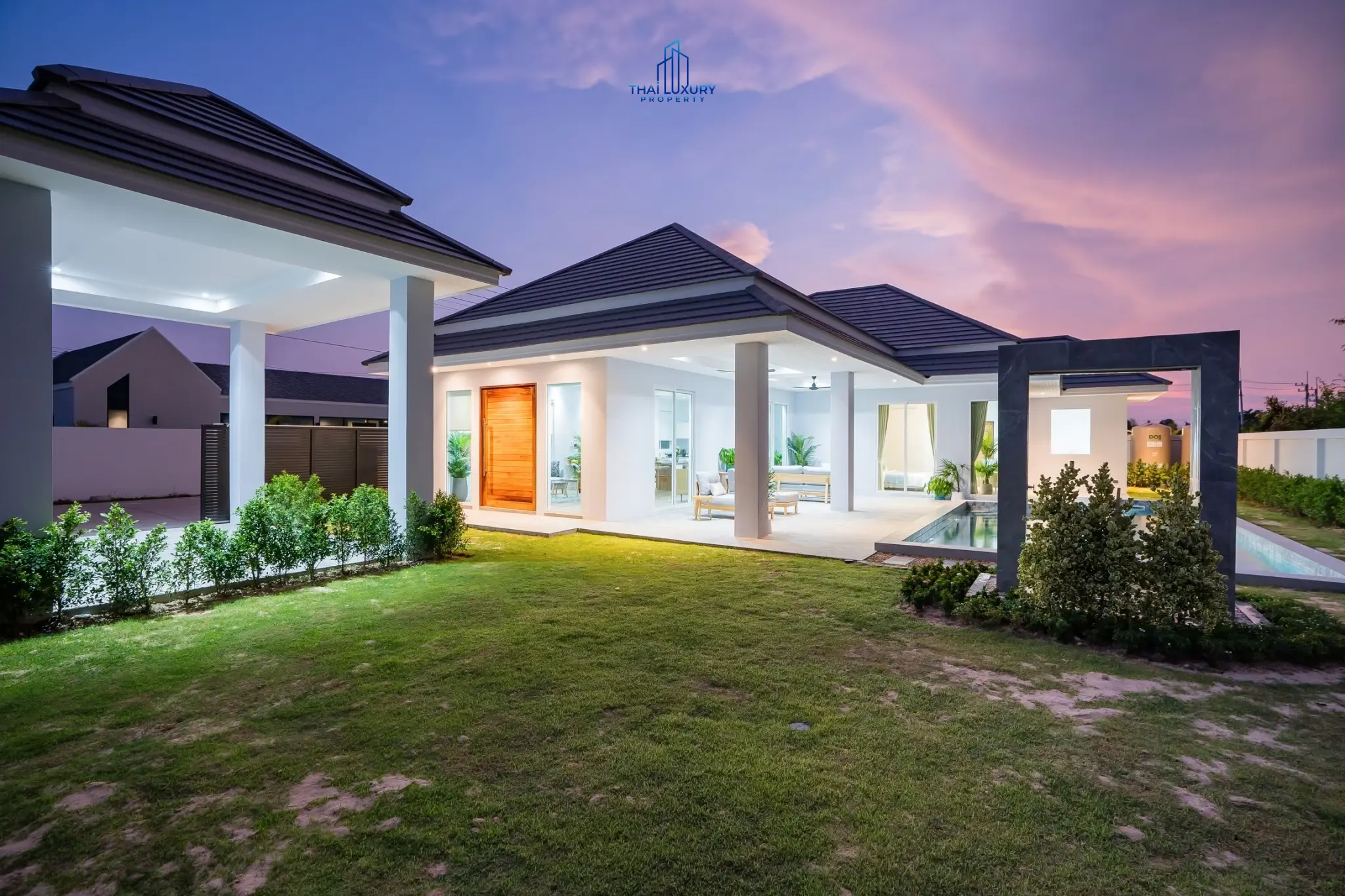วิลล่าสมัยใหม่ 3 ห้องนอน พร้อมสระว่ายน้ำส่วนตัวในปราณบุรี