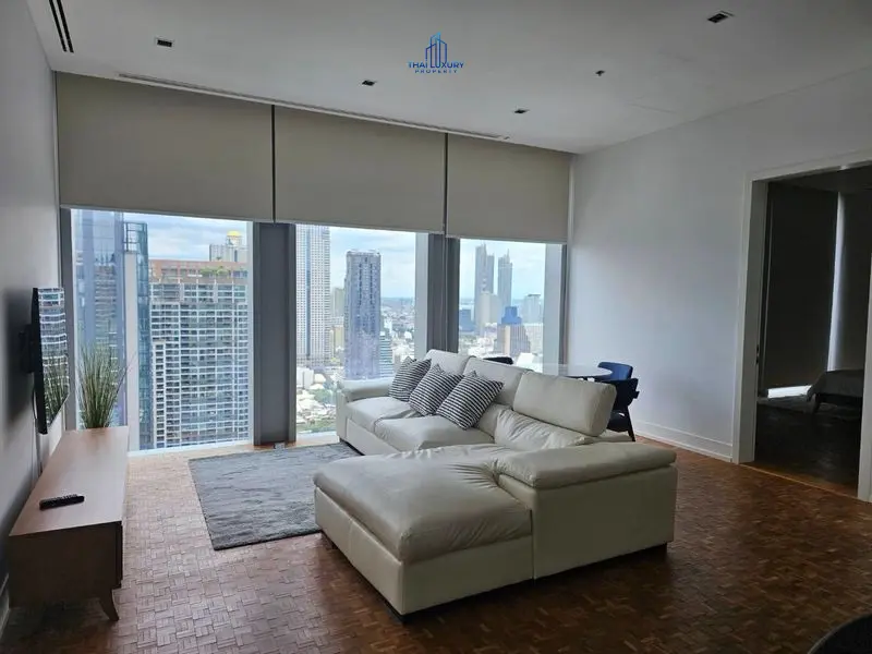 คอนโด 3 ห้องนอนกว้างขวางบนชั้น 33 พร้อมวิวเมืองที่สวยงามในสีลม
