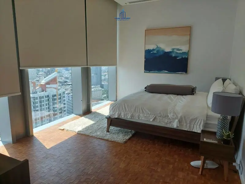 คอนโด 3 ห้องนอนกว้างขวางบนชั้น 33 พร้อมวิวเมืองที่สวยงามในสีลม