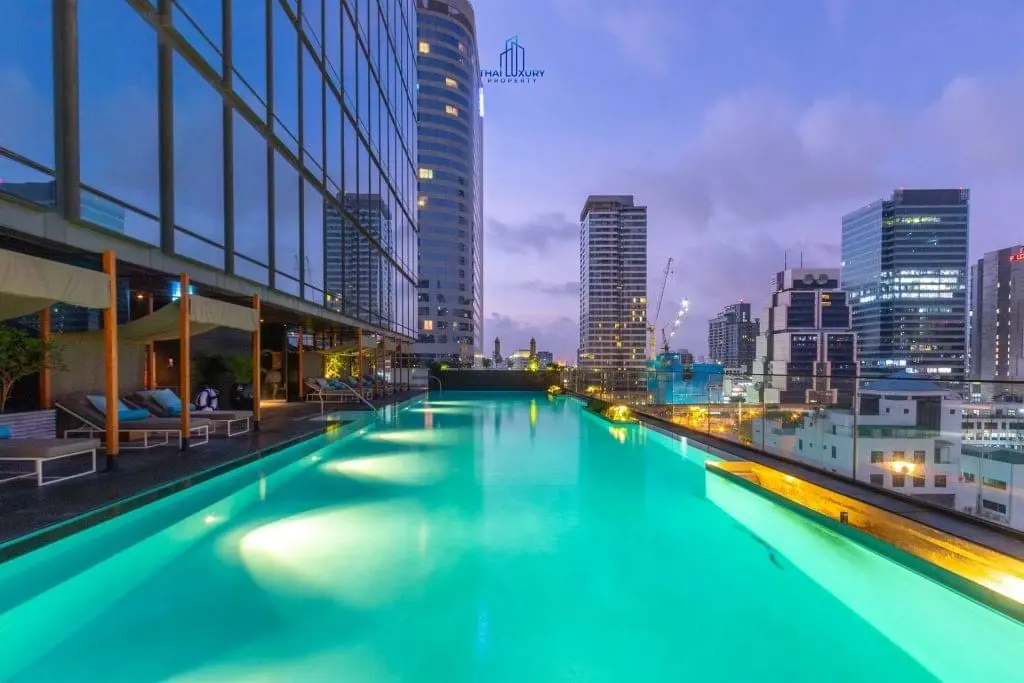 คอนโด 3 ห้องนอนกว้างขวางบนชั้น 33 พร้อมวิวเมืองที่สวยงามในสีลม